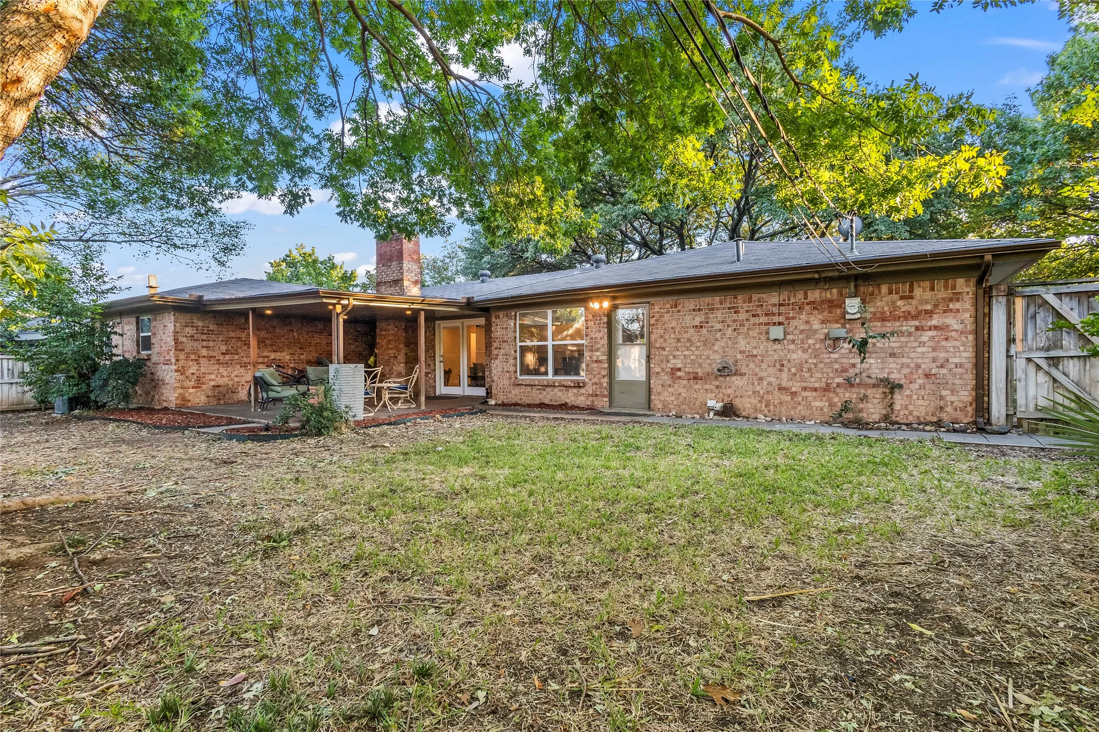 Single Family Residence For Sale in Tarrant County , 4112 Selkirk Drive W, Fort Worth, Texas 76109, 4 Bedroom, 3 Bathroom, Garage spaces, 2,099 Sqft, built in 1960, mls#21295999, Real Estate Agent in Fort Worth, Homes For Sale in Tarrant county, Homes For Sale in Fort Worth, Realtor in Fort Worth Texas, Real Estate Brokerage Independent Realty Texas, Luminita Cordes Realtor