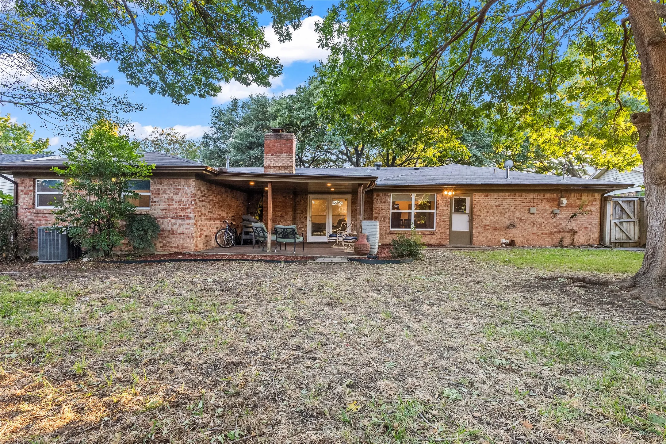 Single Family Residence For Sale in Tarrant County , 4112 Selkirk Drive W, Fort Worth, Texas 76109, 4 Bedroom, 3 Bathroom, Garage spaces, 2,099 Sqft, built in 1960, mls#21295999, Real Estate Agent in Fort Worth, Homes For Sale in Tarrant county, Homes For Sale in Fort Worth, Realtor in Fort Worth Texas, Real Estate Brokerage Independent Realty Texas, Luminita Cordes Realtor