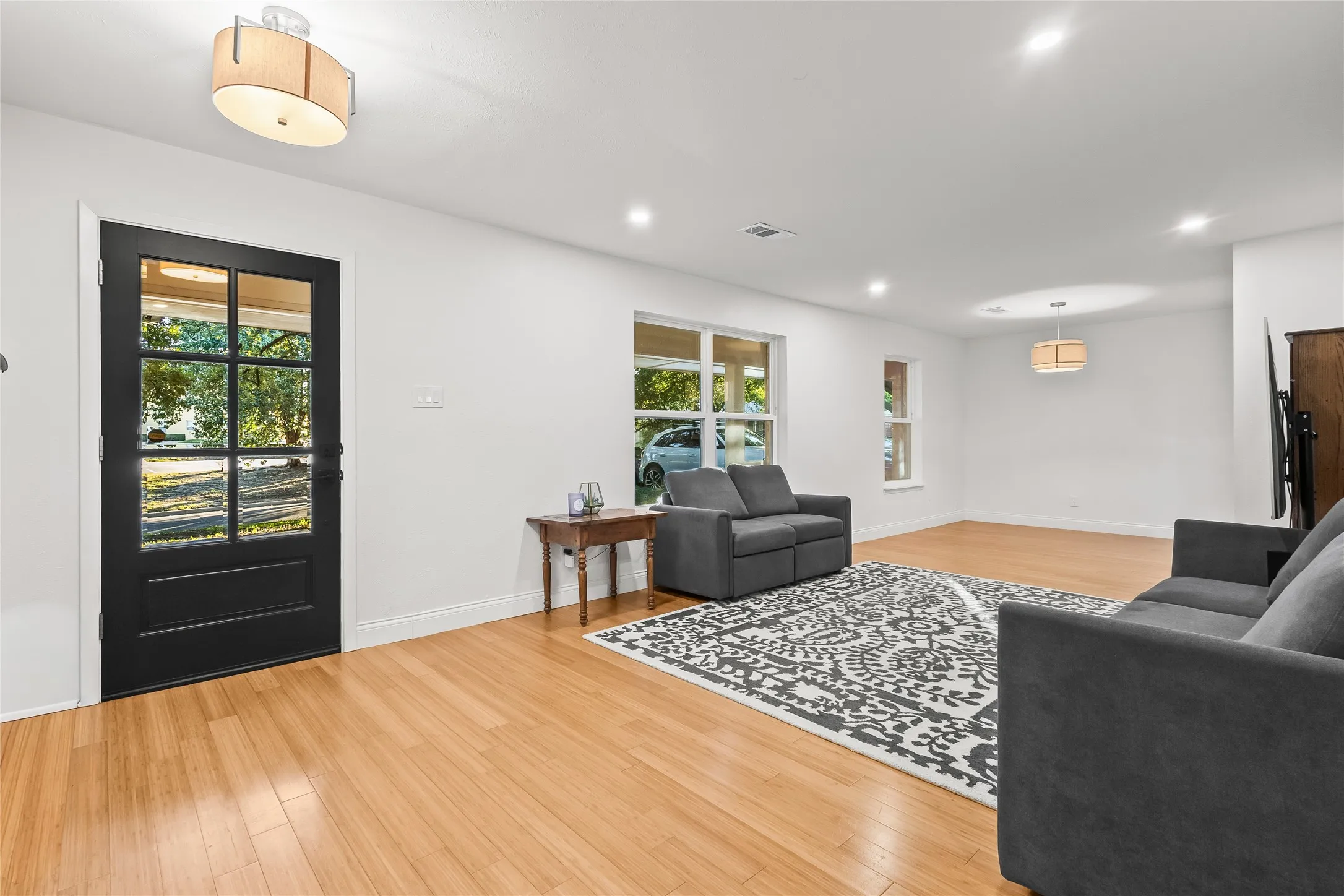 Single Family Residence For Sale in Tarrant County , 4112 Selkirk Drive W, Fort Worth, Texas 76109, 4 Bedroom, 3 Bathroom, Garage spaces, 2,099 Sqft, built in 1960, mls#21295999, Real Estate Agent in Fort Worth, Homes For Sale in Tarrant county, Homes For Sale in Fort Worth, Realtor in Fort Worth Texas, Real Estate Brokerage Independent Realty Texas, Luminita Cordes Realtor