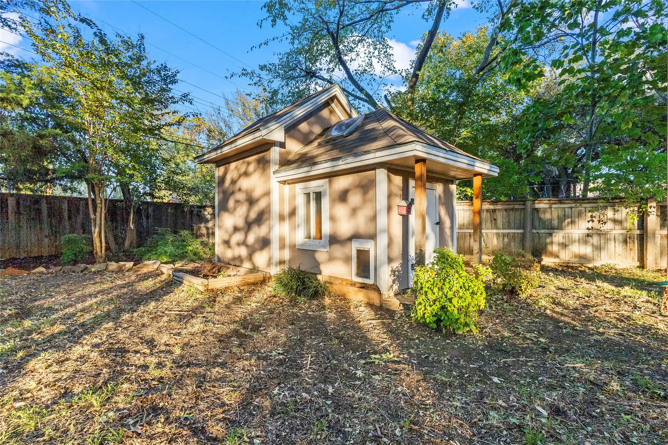 Single Family Residence For Sale in Tarrant County , 4112 Selkirk Drive W, Fort Worth, Texas 76109, 4 Bedroom, 3 Bathroom, Garage spaces, 2,099 Sqft, built in 1960, mls#21295999, Real Estate Agent in Fort Worth, Homes For Sale in Tarrant county, Homes For Sale in Fort Worth, Realtor in Fort Worth Texas, Real Estate Brokerage Independent Realty Texas, Luminita Cordes Realtor