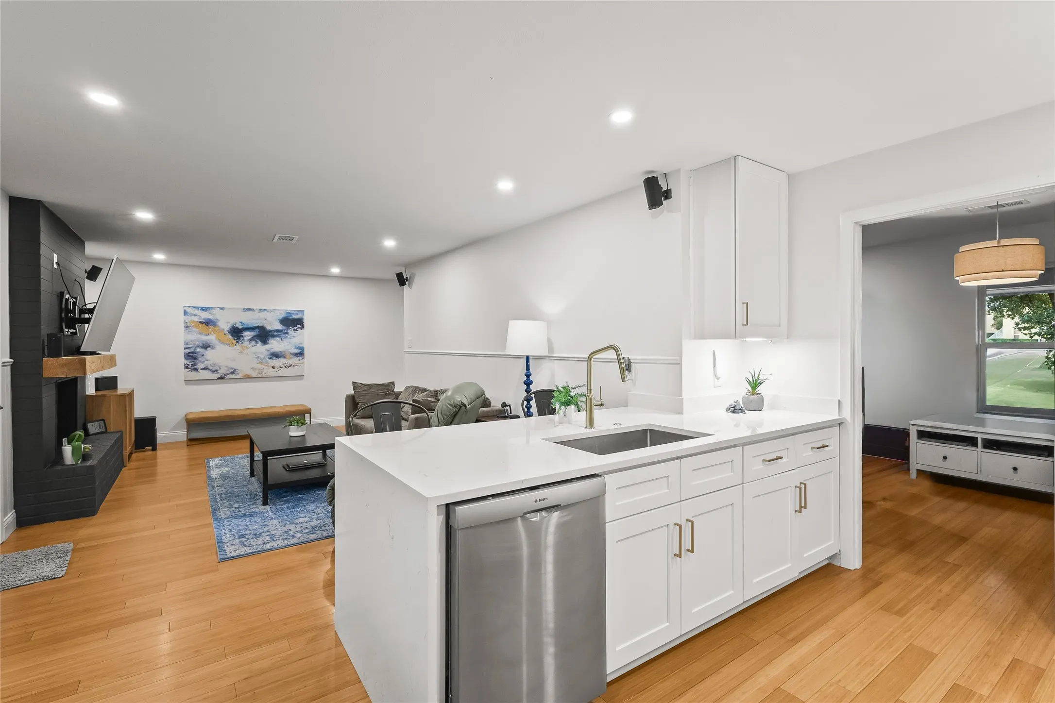 Single Family Residence For Sale in Tarrant County , 4112 Selkirk Drive W, Fort Worth, Texas 76109, 4 Bedroom, 3 Bathroom, Garage spaces, 2,099 Sqft, built in 1960, mls#21295999, Real Estate Agent in Fort Worth, Homes For Sale in Tarrant county, Homes For Sale in Fort Worth, Realtor in Fort Worth Texas, Real Estate Brokerage Independent Realty Texas, Luminita Cordes Realtor