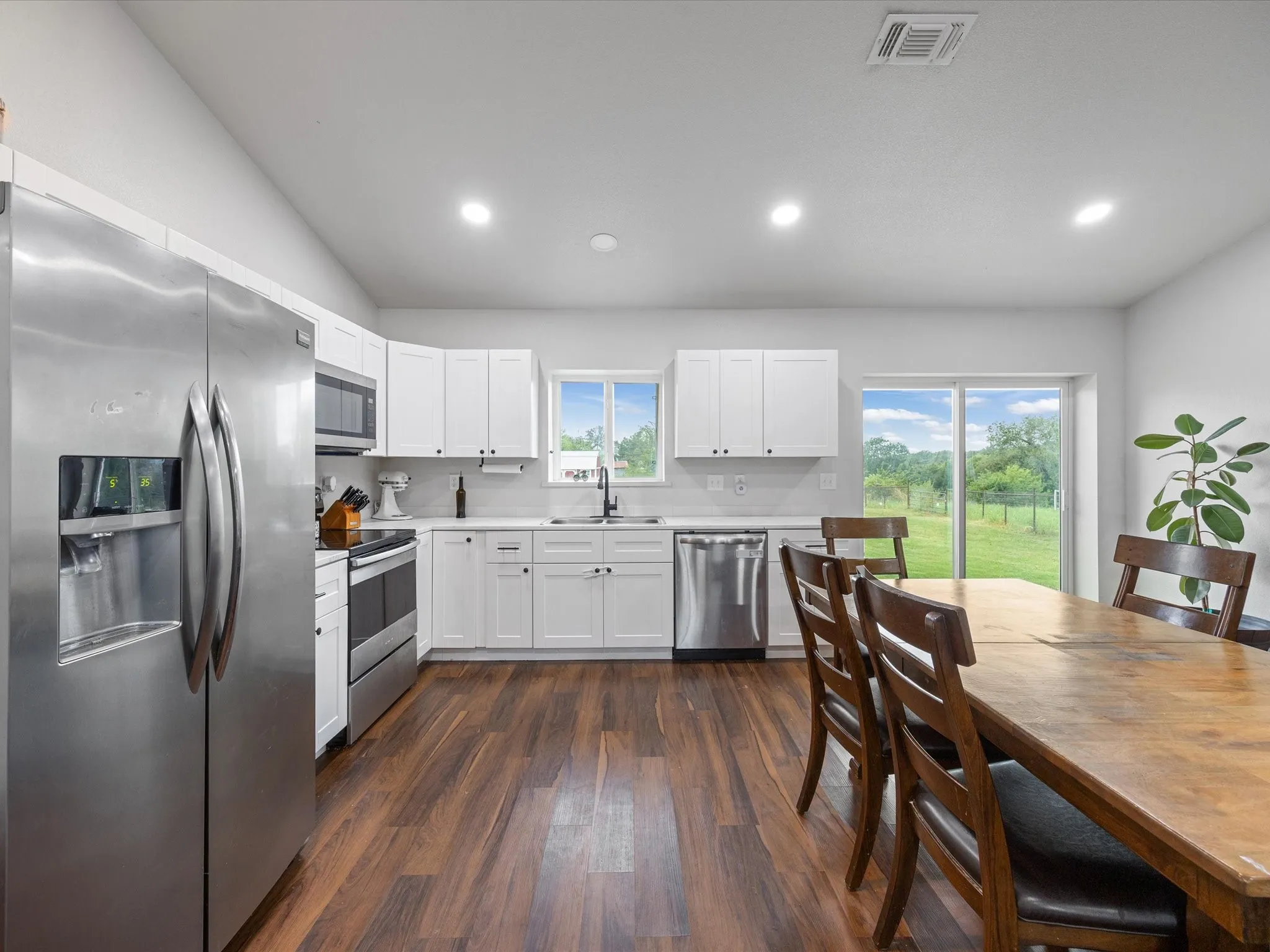 Single Family Residence For Sale in Montague County , 106 Edith Street, Bowie, Texas 76230, 3 Bedroom, 2 Bathroom, Garage spaces, 1,400 Sqft, built in 2022, mls#21295521, Real Estate Agent in Bowie, Homes For Sale in Montague county, Homes For Sale in Bowie, Realtor in Bowie Texas, Real Estate Brokerage Independent Realty Texas, Luminita Cordes Realtor