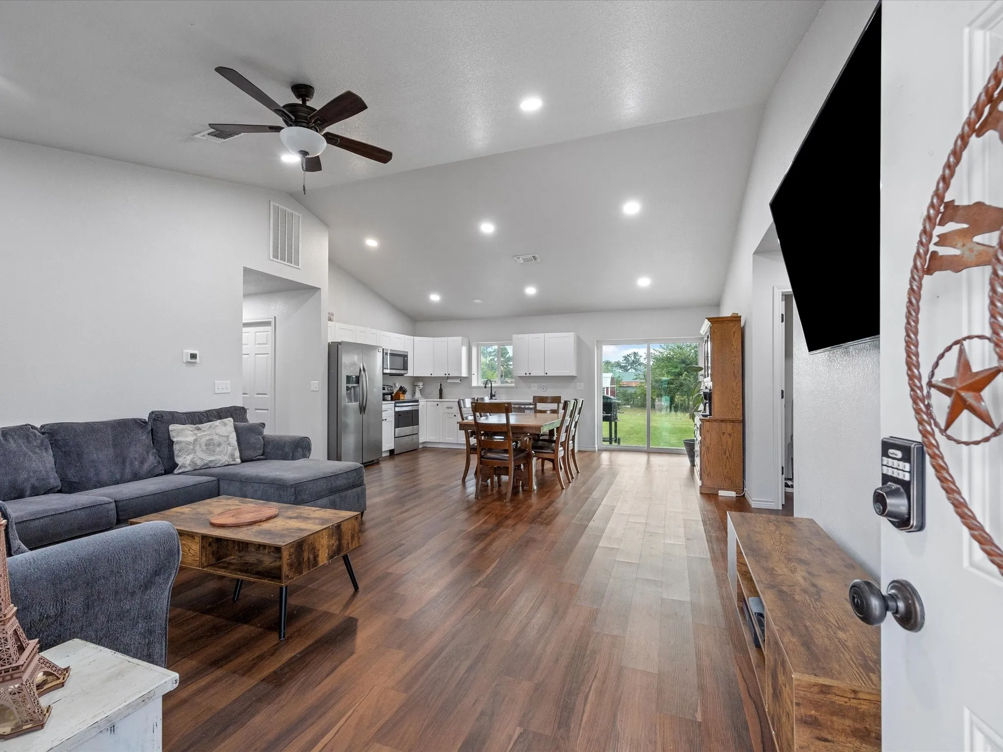 Single Family Residence For Sale in Montague County , 106 Edith Street, Bowie, Texas 76230, 3 Bedroom, 2 Bathroom, Garage spaces, 1,400 Sqft, built in 2022, mls#21295521, Real Estate Agent in Bowie, Homes For Sale in Montague county, Homes For Sale in Bowie, Realtor in Bowie Texas, Real Estate Brokerage Independent Realty Texas, Luminita Cordes Realtor