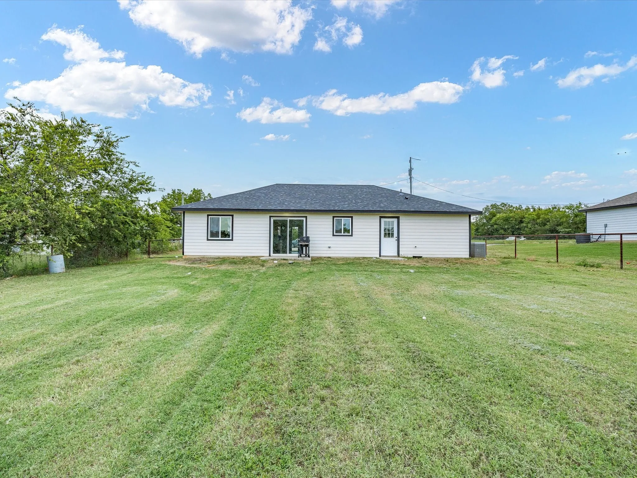 Single Family Residence For Sale in Montague County , 106 Edith Street, Bowie, Texas 76230, 3 Bedroom, 2 Bathroom, Garage spaces, 1,400 Sqft, built in 2022, mls#21295521, Real Estate Agent in Bowie, Homes For Sale in Montague county, Homes For Sale in Bowie, Realtor in Bowie Texas, Real Estate Brokerage Independent Realty Texas, Luminita Cordes Realtor