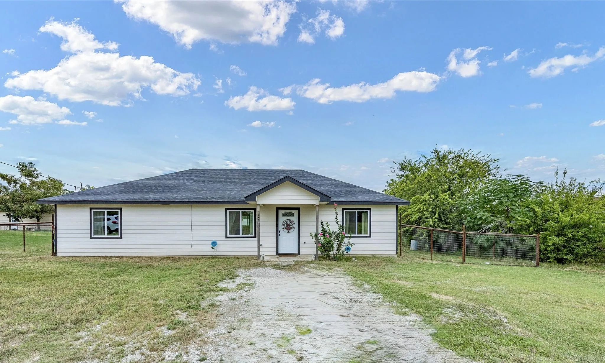 Single Family Residence For Sale in Montague County , 106 Edith Street, Bowie, Texas 76230, 3 Bedroom, 2 Bathroom, Garage spaces, 1,400 Sqft, built in 2022, mls#21295521, Real Estate Agent in Bowie, Homes For Sale in Montague county, Homes For Sale in Bowie, Realtor in Bowie Texas, Real Estate Brokerage Independent Realty Texas, Luminita Cordes Realtor