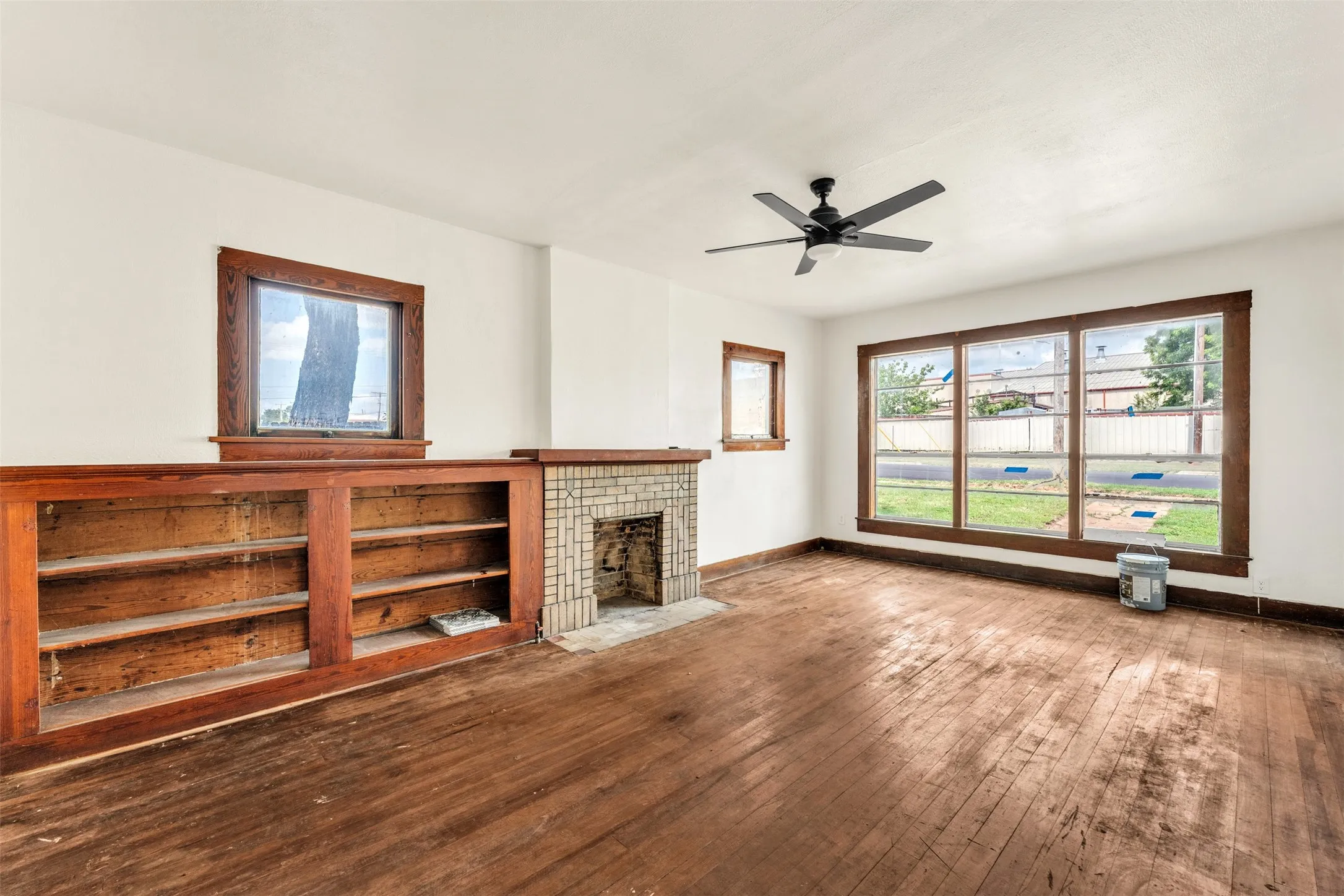 Single Family Residence For Sale in Coryell County , 210 S 5th Street, Gatesville, Texas 76528, 3 Bedroom, 1 Bathroom, Garage spaces, 1,778 Sqft, built in 1925, mls#21296000, Real Estate Agent in Gatesville, Homes For Sale in Coryell county, Homes For Sale in Gatesville, Realtor in Gatesville Texas, Real Estate Brokerage Independent Realty Texas, Luminita Cordes Realtor