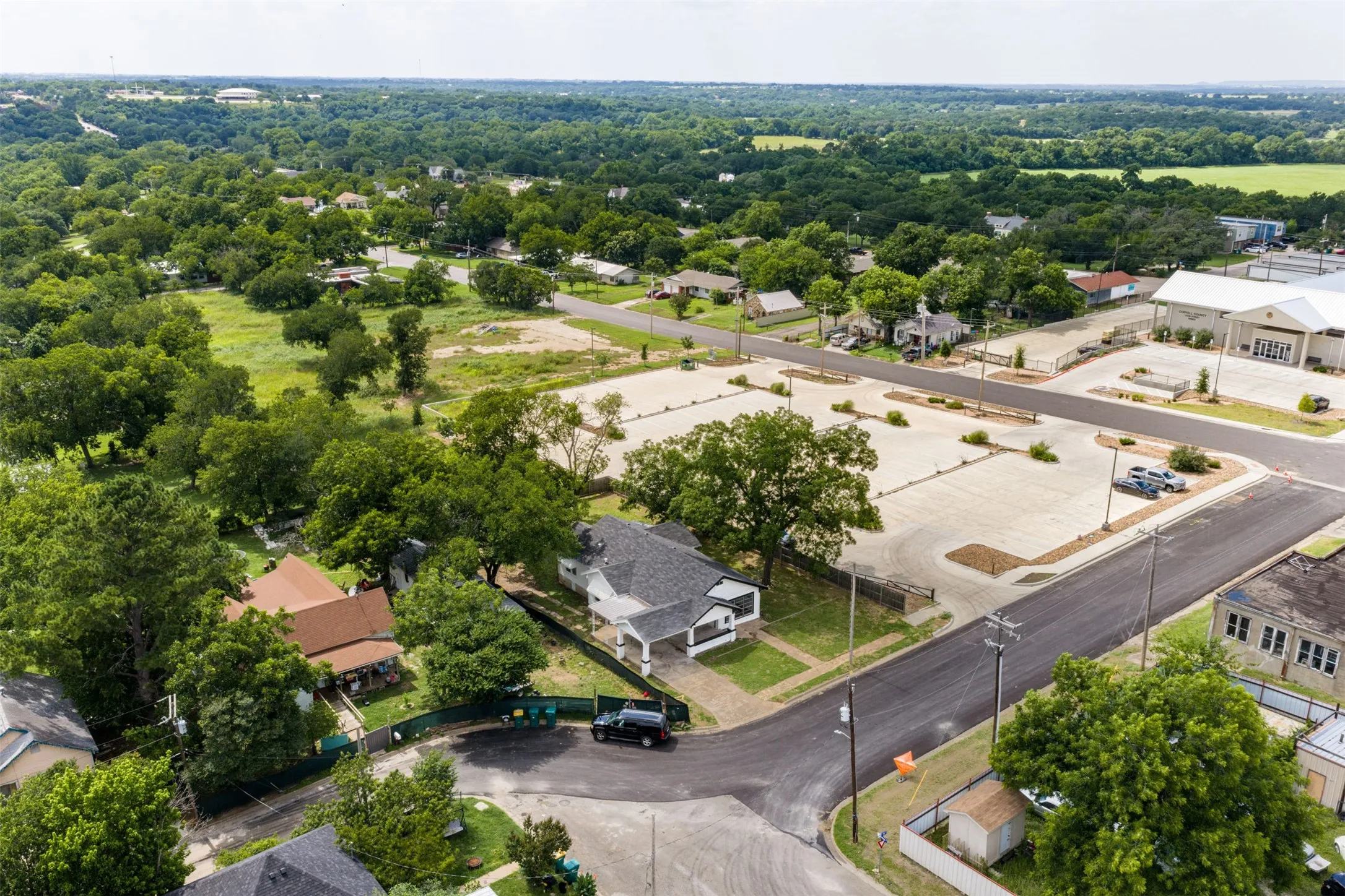 Single Family Residence For Sale in Coryell County , 210 S 5th Street, Gatesville, Texas 76528, 3 Bedroom, 1 Bathroom, Garage spaces, 1,778 Sqft, built in 1925, mls#21296000, Real Estate Agent in Gatesville, Homes For Sale in Coryell county, Homes For Sale in Gatesville, Realtor in Gatesville Texas, Real Estate Brokerage Independent Realty Texas, Luminita Cordes Realtor