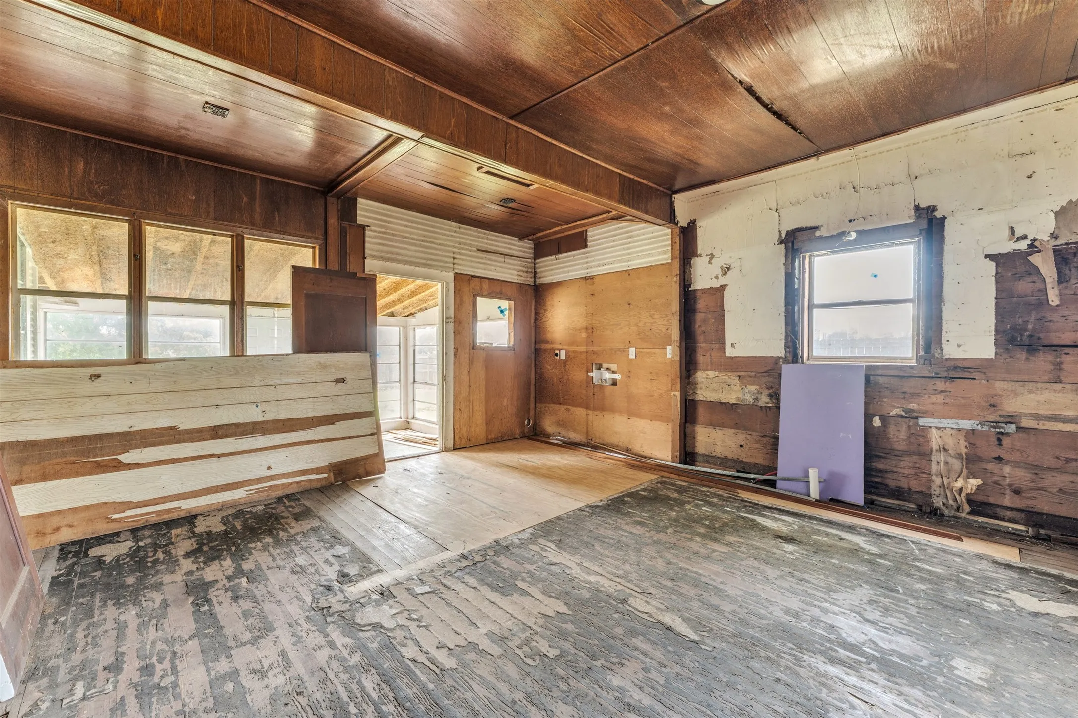 Single Family Residence For Sale in Coryell County , 210 S 5th Street, Gatesville, Texas 76528, 3 Bedroom, 1 Bathroom, Garage spaces, 1,778 Sqft, built in 1925, mls#21296000, Real Estate Agent in Gatesville, Homes For Sale in Coryell county, Homes For Sale in Gatesville, Realtor in Gatesville Texas, Real Estate Brokerage Independent Realty Texas, Luminita Cordes Realtor