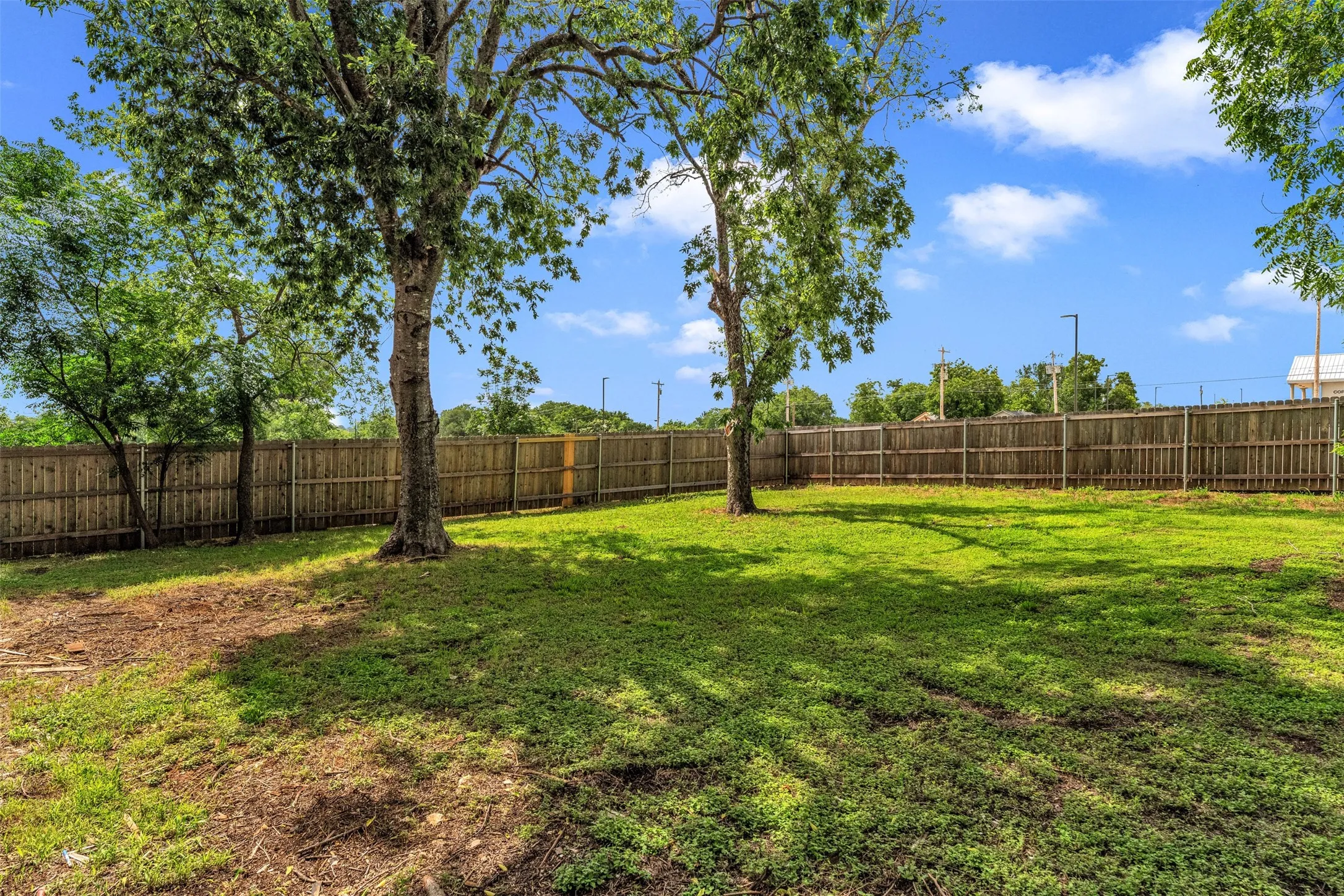 Single Family Residence For Sale in Coryell County , 210 S 5th Street, Gatesville, Texas 76528, 3 Bedroom, 1 Bathroom, Garage spaces, 1,778 Sqft, built in 1925, mls#21296000, Real Estate Agent in Gatesville, Homes For Sale in Coryell county, Homes For Sale in Gatesville, Realtor in Gatesville Texas, Real Estate Brokerage Independent Realty Texas, Luminita Cordes Realtor