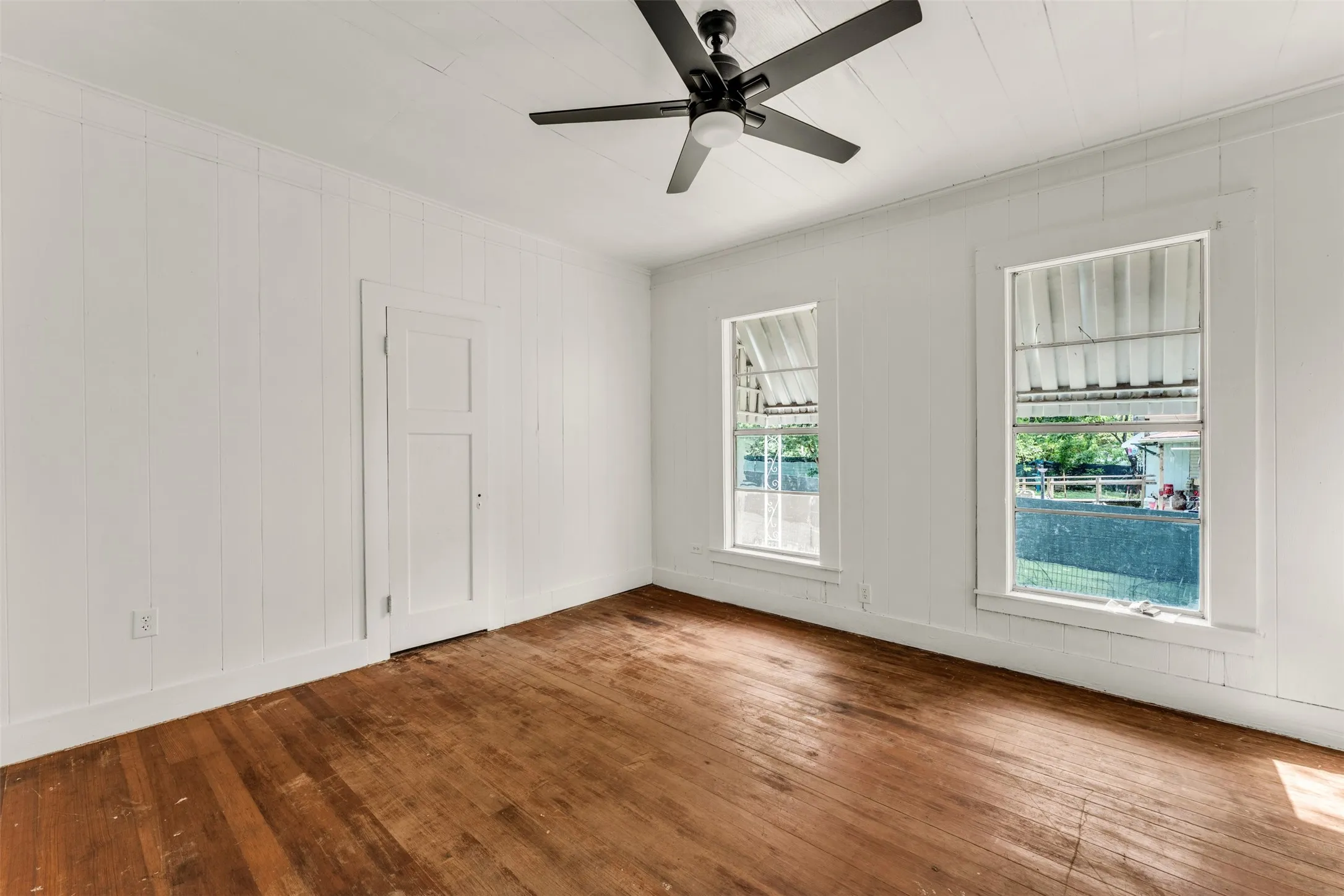 Single Family Residence For Sale in Coryell County , 210 S 5th Street, Gatesville, Texas 76528, 3 Bedroom, 1 Bathroom, Garage spaces, 1,778 Sqft, built in 1925, mls#21296000, Real Estate Agent in Gatesville, Homes For Sale in Coryell county, Homes For Sale in Gatesville, Realtor in Gatesville Texas, Real Estate Brokerage Independent Realty Texas, Luminita Cordes Realtor
