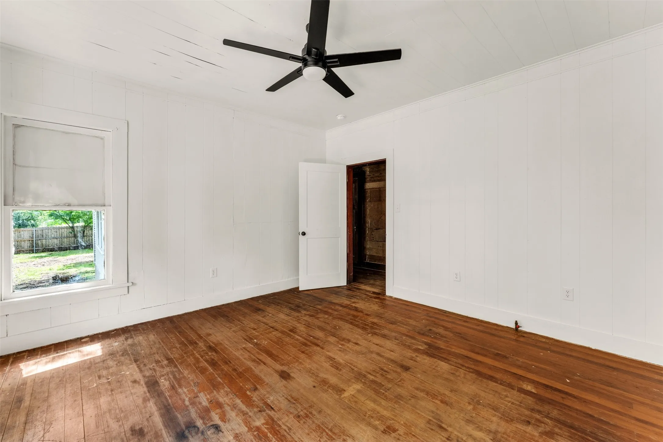 Single Family Residence For Sale in Coryell County , 210 S 5th Street, Gatesville, Texas 76528, 3 Bedroom, 1 Bathroom, Garage spaces, 1,778 Sqft, built in 1925, mls#21296000, Real Estate Agent in Gatesville, Homes For Sale in Coryell county, Homes For Sale in Gatesville, Realtor in Gatesville Texas, Real Estate Brokerage Independent Realty Texas, Luminita Cordes Realtor