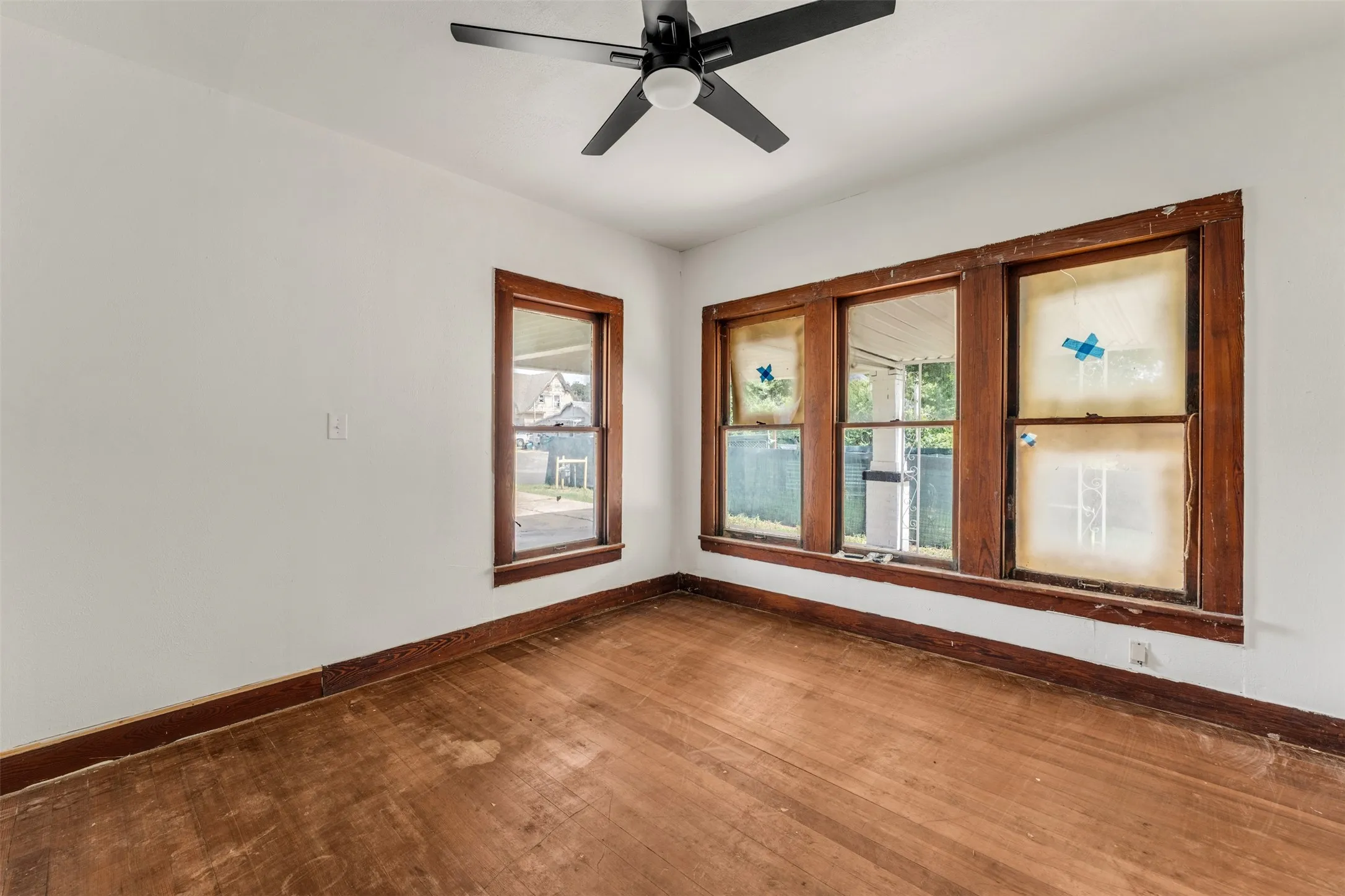 Single Family Residence For Sale in Coryell County , 210 S 5th Street, Gatesville, Texas 76528, 3 Bedroom, 1 Bathroom, Garage spaces, 1,778 Sqft, built in 1925, mls#21296000, Real Estate Agent in Gatesville, Homes For Sale in Coryell county, Homes For Sale in Gatesville, Realtor in Gatesville Texas, Real Estate Brokerage Independent Realty Texas, Luminita Cordes Realtor