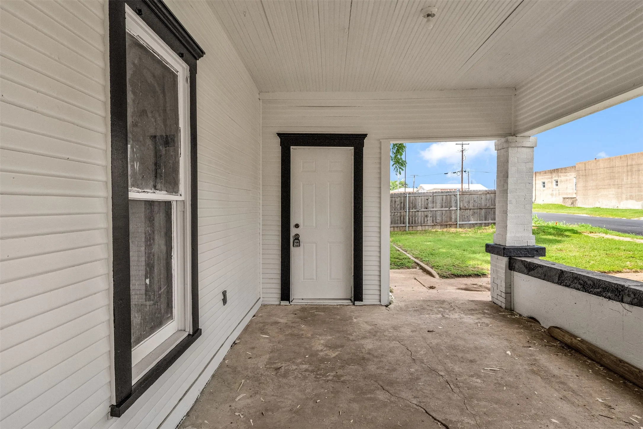 Single Family Residence For Sale in Coryell County , 210 S 5th Street, Gatesville, Texas 76528, 3 Bedroom, 1 Bathroom, Garage spaces, 1,778 Sqft, built in 1925, mls#21296000, Real Estate Agent in Gatesville, Homes For Sale in Coryell county, Homes For Sale in Gatesville, Realtor in Gatesville Texas, Real Estate Brokerage Independent Realty Texas, Luminita Cordes Realtor
