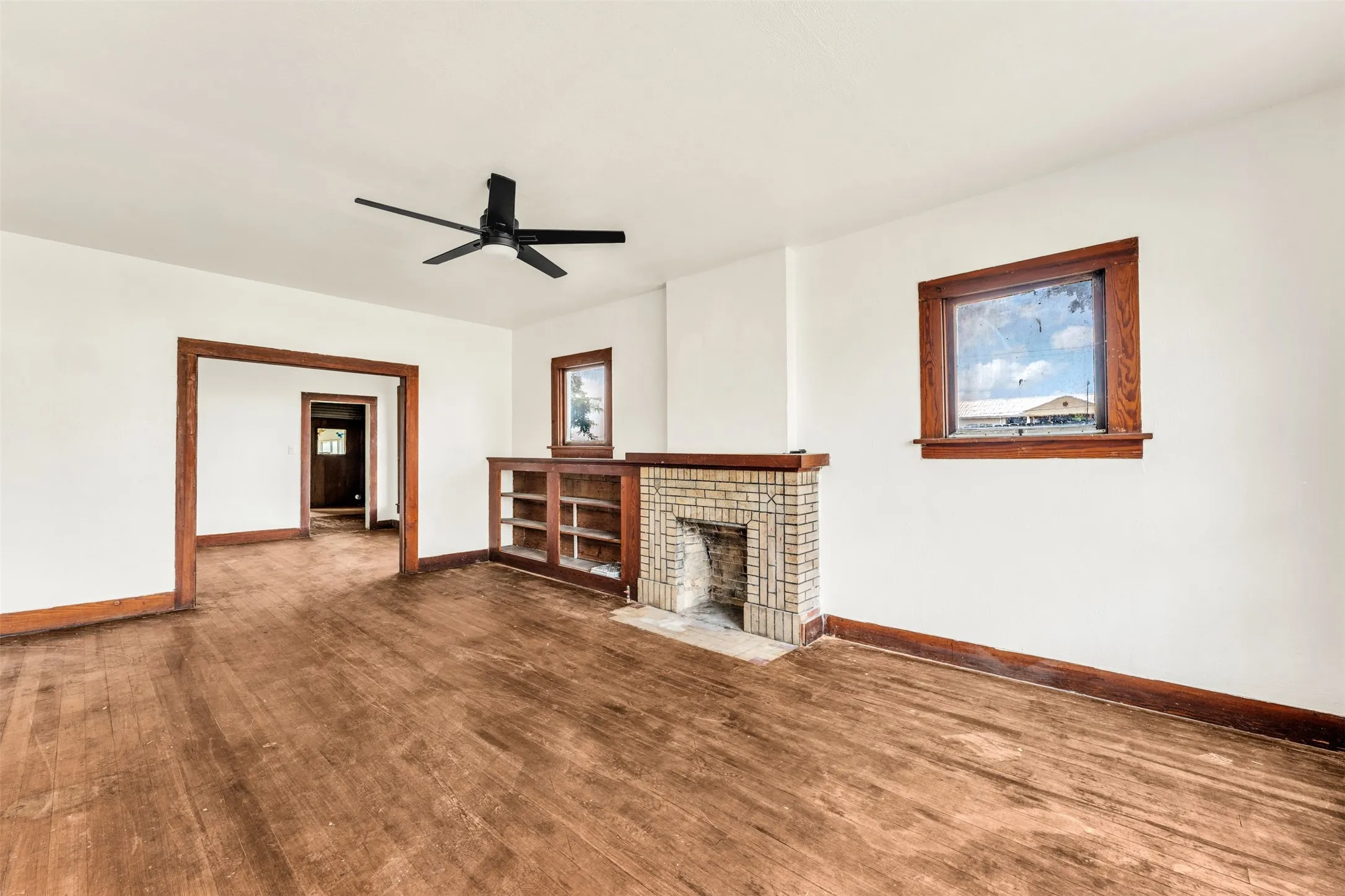 Single Family Residence For Sale in Coryell County , 210 S 5th Street, Gatesville, Texas 76528, 3 Bedroom, 1 Bathroom, Garage spaces, 1,778 Sqft, built in 1925, mls#21296000, Real Estate Agent in Gatesville, Homes For Sale in Coryell county, Homes For Sale in Gatesville, Realtor in Gatesville Texas, Real Estate Brokerage Independent Realty Texas, Luminita Cordes Realtor