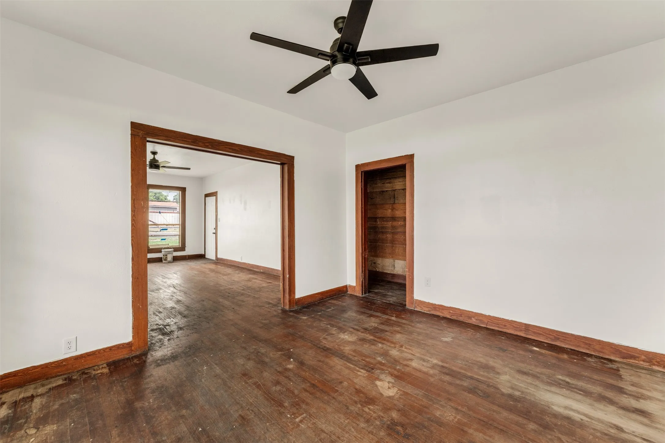 Single Family Residence For Sale in Coryell County , 210 S 5th Street, Gatesville, Texas 76528, 3 Bedroom, 1 Bathroom, Garage spaces, 1,778 Sqft, built in 1925, mls#21296000, Real Estate Agent in Gatesville, Homes For Sale in Coryell county, Homes For Sale in Gatesville, Realtor in Gatesville Texas, Real Estate Brokerage Independent Realty Texas, Luminita Cordes Realtor
