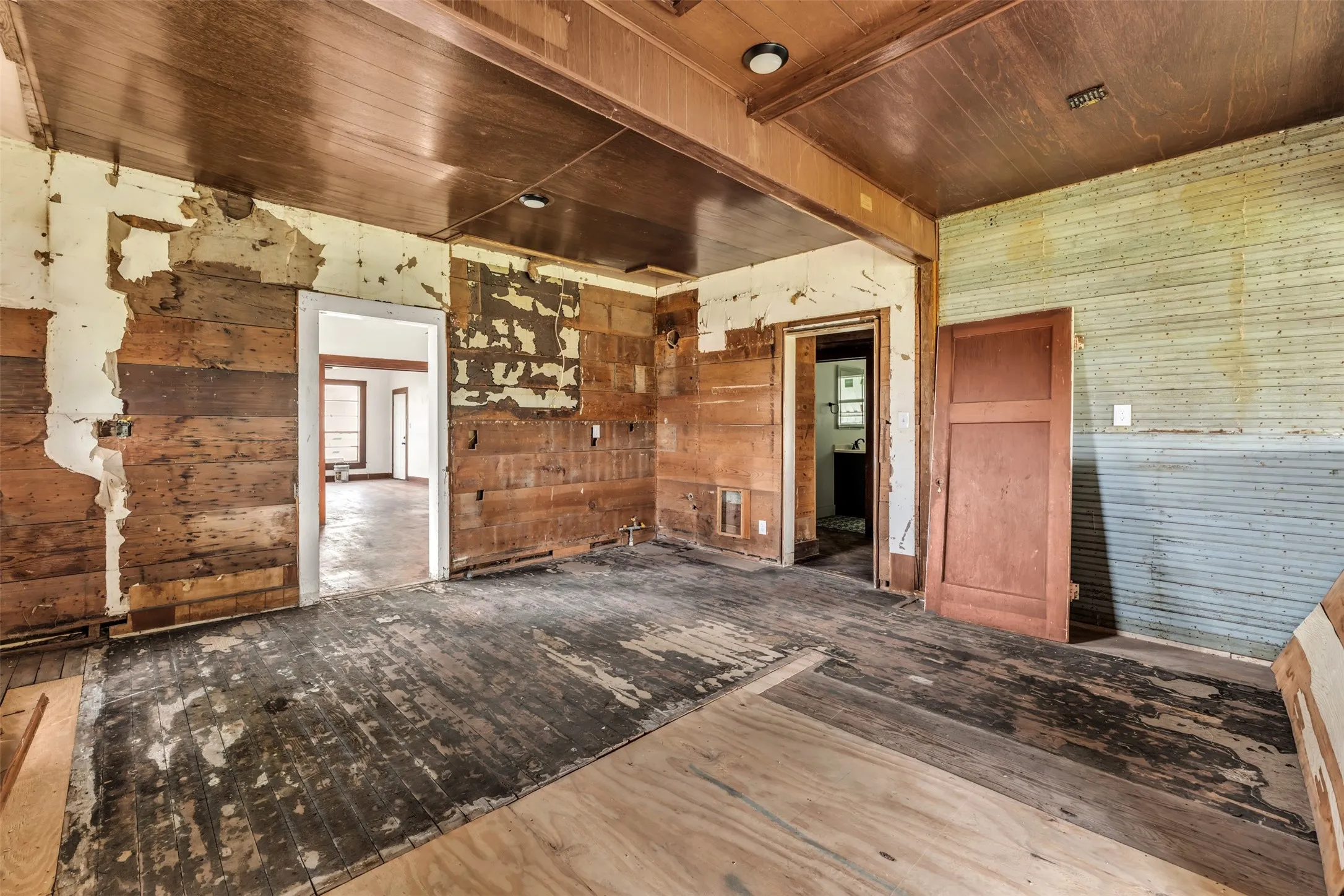 Single Family Residence For Sale in Coryell County , 210 S 5th Street, Gatesville, Texas 76528, 3 Bedroom, 1 Bathroom, Garage spaces, 1,778 Sqft, built in 1925, mls#21296000, Real Estate Agent in Gatesville, Homes For Sale in Coryell county, Homes For Sale in Gatesville, Realtor in Gatesville Texas, Real Estate Brokerage Independent Realty Texas, Luminita Cordes Realtor