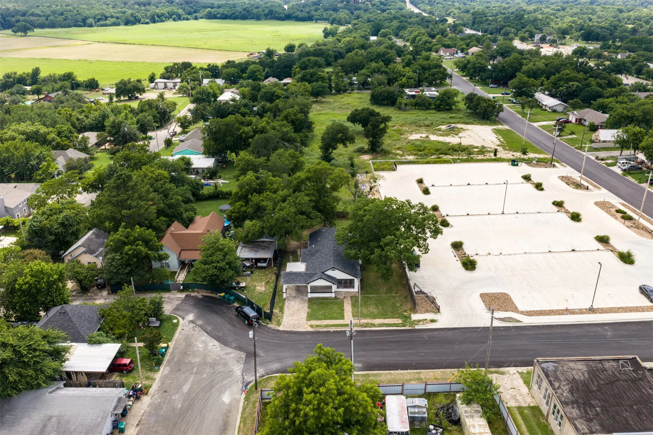Single Family Residence For Sale in Coryell County , 210 S 5th Street, Gatesville, Texas 76528, 3 Bedroom, 1 Bathroom, Garage spaces, 1,778 Sqft, built in 1925, mls#21296000, Real Estate Agent in Gatesville, Homes For Sale in Coryell county, Homes For Sale in Gatesville, Realtor in Gatesville Texas, Real Estate Brokerage Independent Realty Texas, Luminita Cordes Realtor