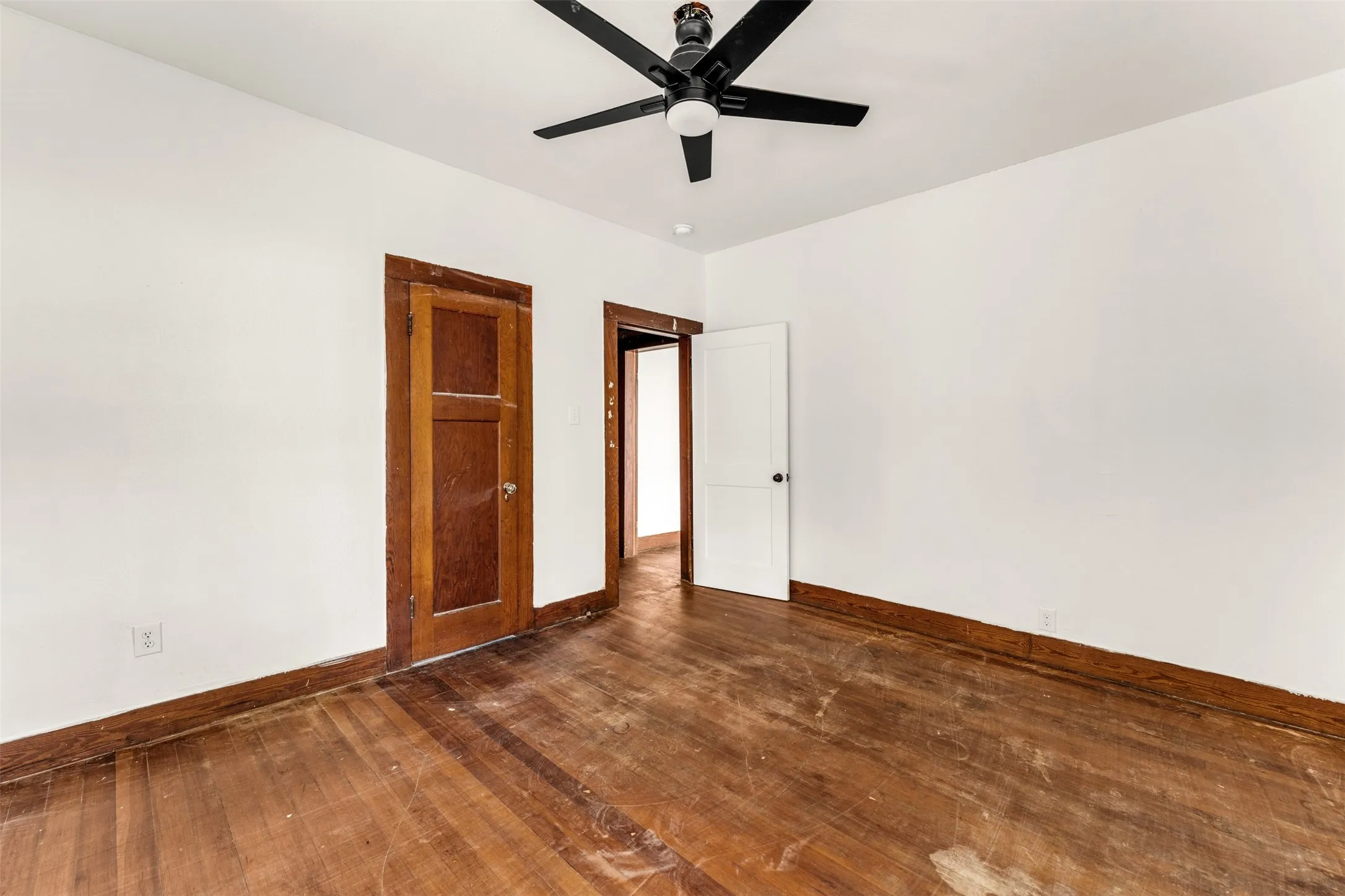 Single Family Residence For Sale in Coryell County , 210 S 5th Street, Gatesville, Texas 76528, 3 Bedroom, 1 Bathroom, Garage spaces, 1,778 Sqft, built in 1925, mls#21296000, Real Estate Agent in Gatesville, Homes For Sale in Coryell county, Homes For Sale in Gatesville, Realtor in Gatesville Texas, Real Estate Brokerage Independent Realty Texas, Luminita Cordes Realtor