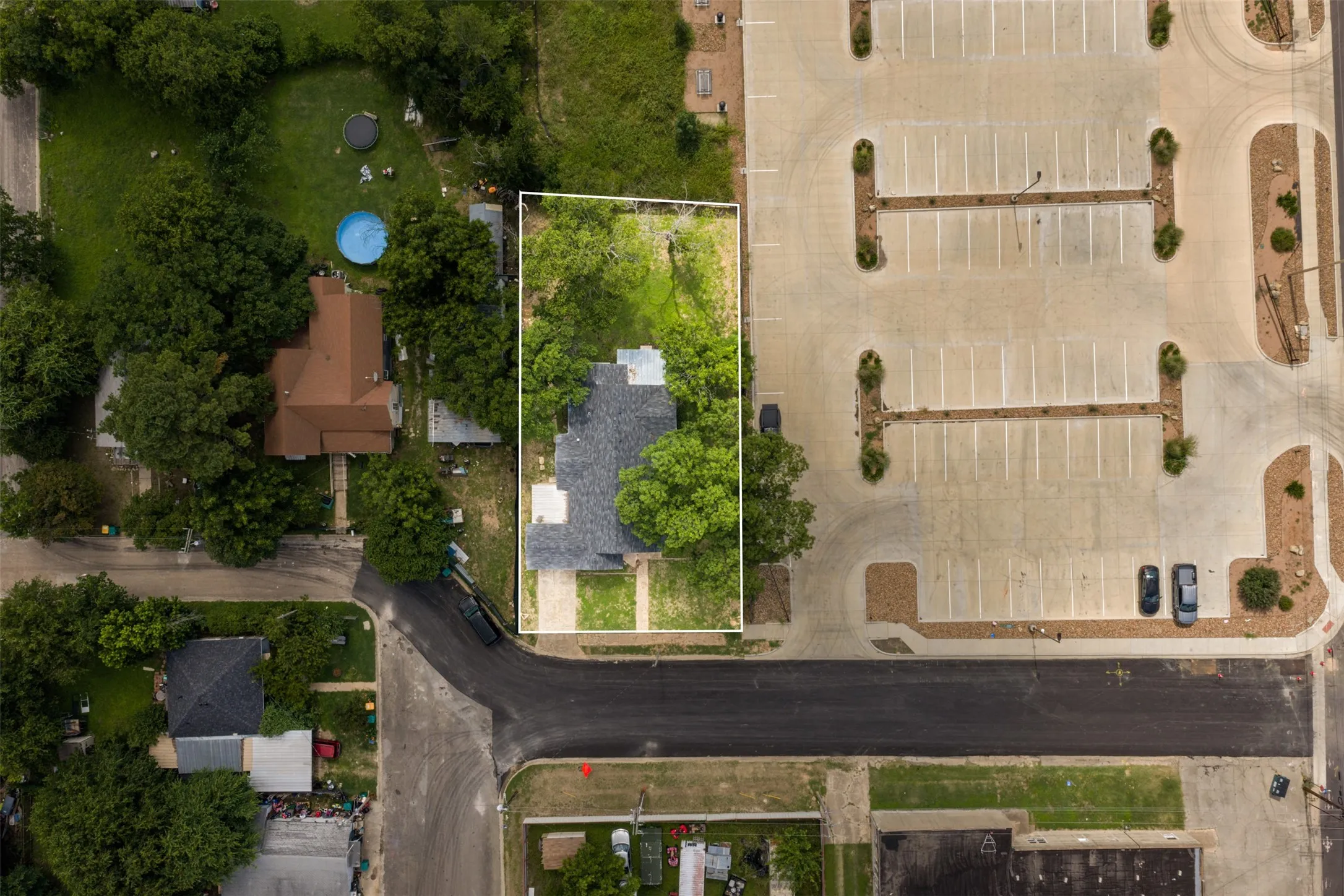 Single Family Residence For Sale in Coryell County , 210 S 5th Street, Gatesville, Texas 76528, 3 Bedroom, 1 Bathroom, Garage spaces, 1,778 Sqft, built in 1925, mls#21296000, Real Estate Agent in Gatesville, Homes For Sale in Coryell county, Homes For Sale in Gatesville, Realtor in Gatesville Texas, Real Estate Brokerage Independent Realty Texas, Luminita Cordes Realtor