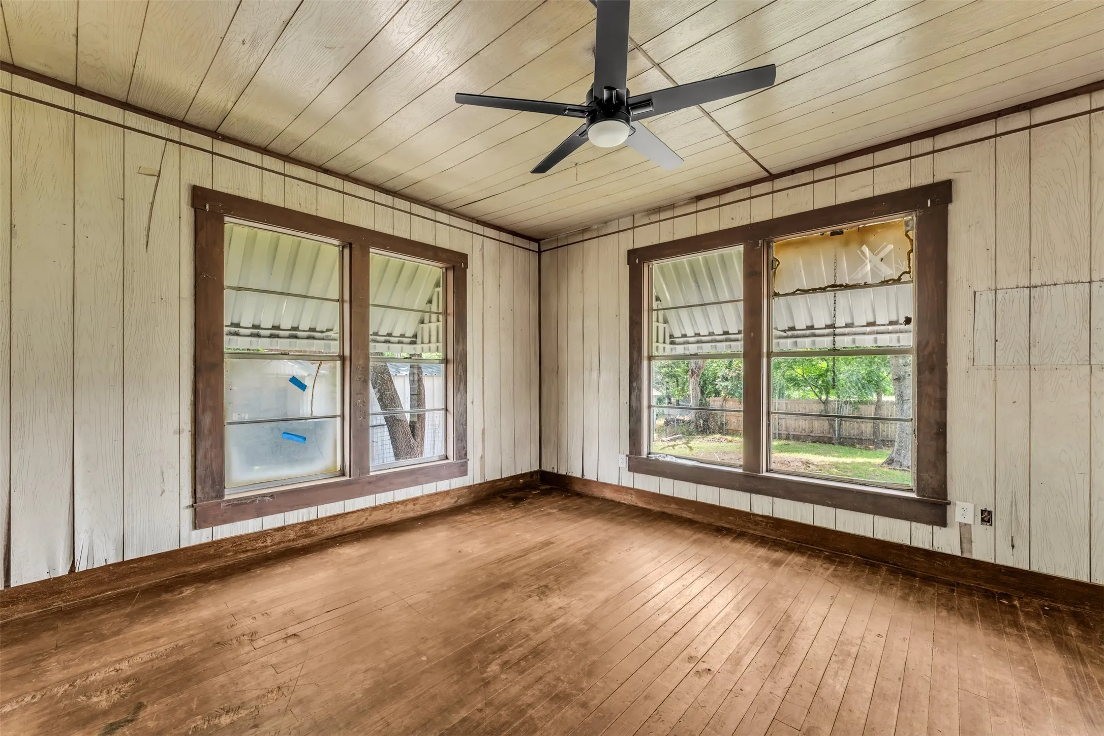 Single Family Residence For Sale in Coryell County , 210 S 5th Street, Gatesville, Texas 76528, 3 Bedroom, 1 Bathroom, Garage spaces, 1,778 Sqft, built in 1925, mls#21296000, Real Estate Agent in Gatesville, Homes For Sale in Coryell county, Homes For Sale in Gatesville, Realtor in Gatesville Texas, Real Estate Brokerage Independent Realty Texas, Luminita Cordes Realtor