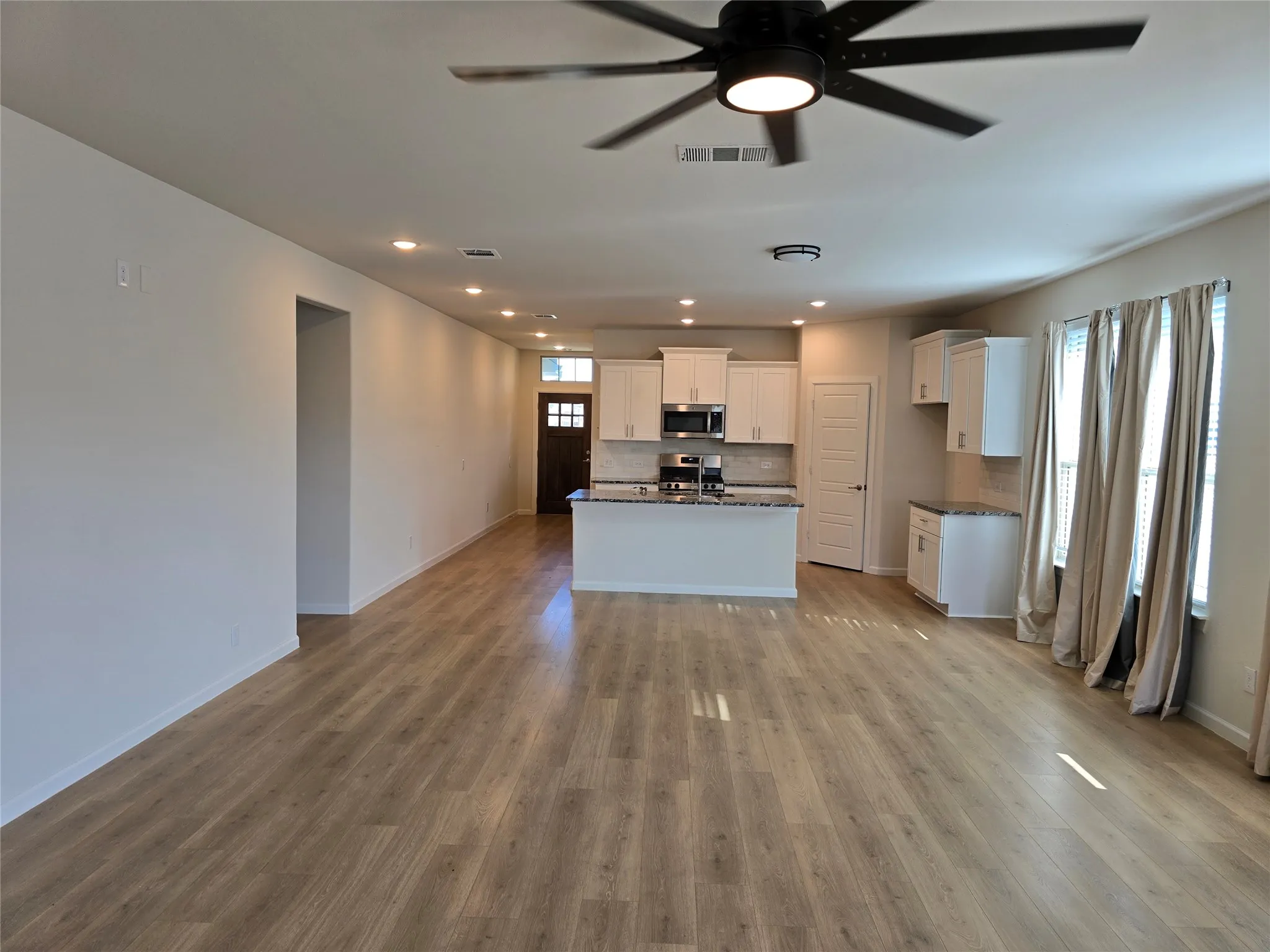 Single Family Residence For Sale in Grayson County , 508 Williams Way, Van Alstyne, Texas 75495, 4 Bedroom, 2 Bathroom, 3 Garage spaces, 2,144 Sqft, built in 2021, mls#21296006, Real Estate Agent in Van Alstyne, Homes For Sale in Grayson county, Homes For Sale in Van Alstyne, Realtor in Van Alstyne Texas, Real Estate Brokerage Independent Realty Texas, Luminita Cordes Realtor