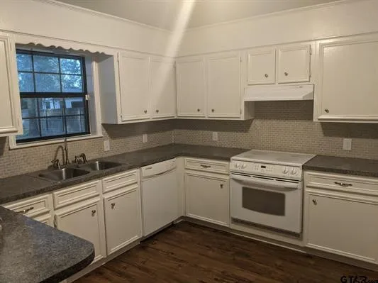 Single Family Residence For Sale in Smith County , 10764 County Road 1299, Flint, Texas 75762, 4 Bedroom, 3 Bathroom, 2 Garage spaces, 2,198 Sqft, built in 1983, mls#21296022, Real Estate Agent in Flint, Homes For Sale in Smith county, Homes For Sale in Flint, Realtor in Flint Texas, Real Estate Brokerage Independent Realty Texas, Luminita Cordes Realtor
