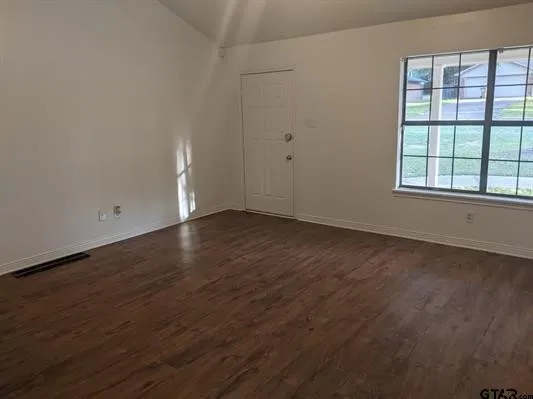 Single Family Residence For Sale in Smith County , 10764 County Road 1299, Flint, Texas 75762, 4 Bedroom, 3 Bathroom, 2 Garage spaces, 2,198 Sqft, built in 1983, mls#21296022, Real Estate Agent in Flint, Homes For Sale in Smith county, Homes For Sale in Flint, Realtor in Flint Texas, Real Estate Brokerage Independent Realty Texas, Luminita Cordes Realtor
