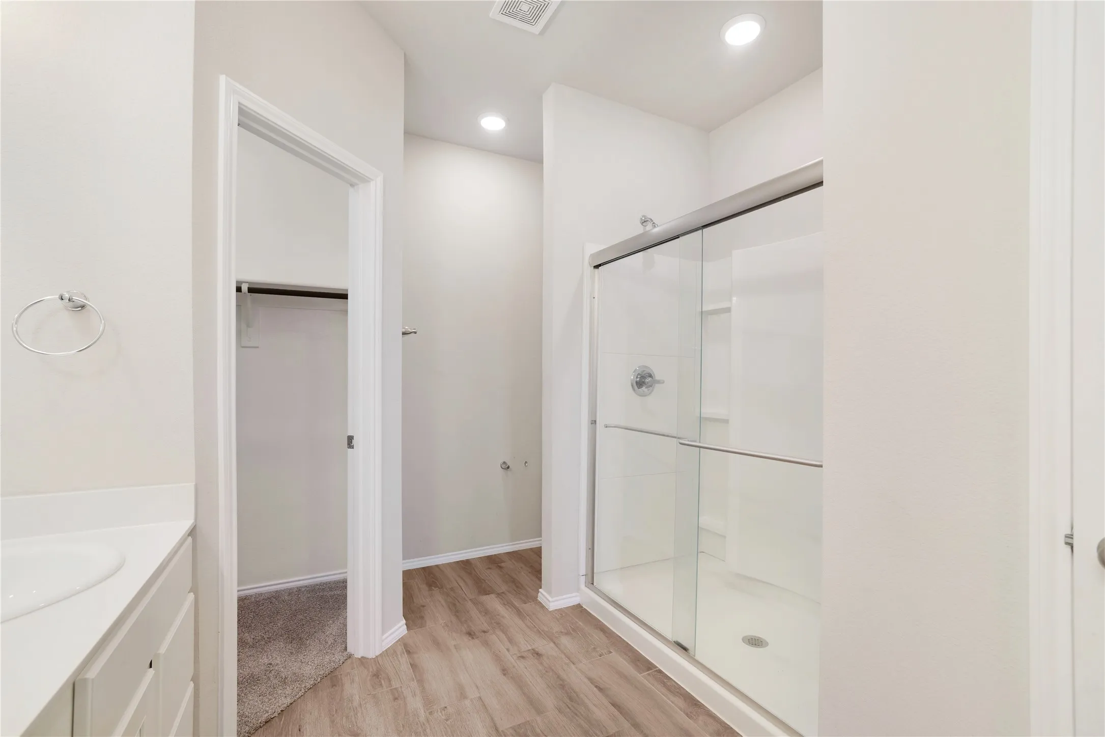 Single Family Residence For Sale in Grayson County , 1217 Benwick Drive, Van Alstyne, Texas 75495, 4 Bedroom, 2 Bathroom, 2 Garage spaces, 1,958 Sqft, built in 2022, mls#21296013, Real Estate Agent in Van Alstyne, Homes For Sale in Grayson county, Homes For Sale in Van Alstyne, Realtor in Van Alstyne Texas, Real Estate Brokerage Independent Realty Texas, Luminita Cordes Realtor
