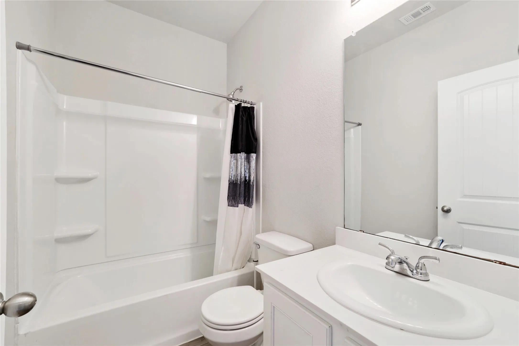 Single Family Residence For Sale in Grayson County , 1217 Benwick Drive, Van Alstyne, Texas 75495, 4 Bedroom, 2 Bathroom, 2 Garage spaces, 1,958 Sqft, built in 2022, mls#21296013, Real Estate Agent in Van Alstyne, Homes For Sale in Grayson county, Homes For Sale in Van Alstyne, Realtor in Van Alstyne Texas, Real Estate Brokerage Independent Realty Texas, Luminita Cordes Realtor