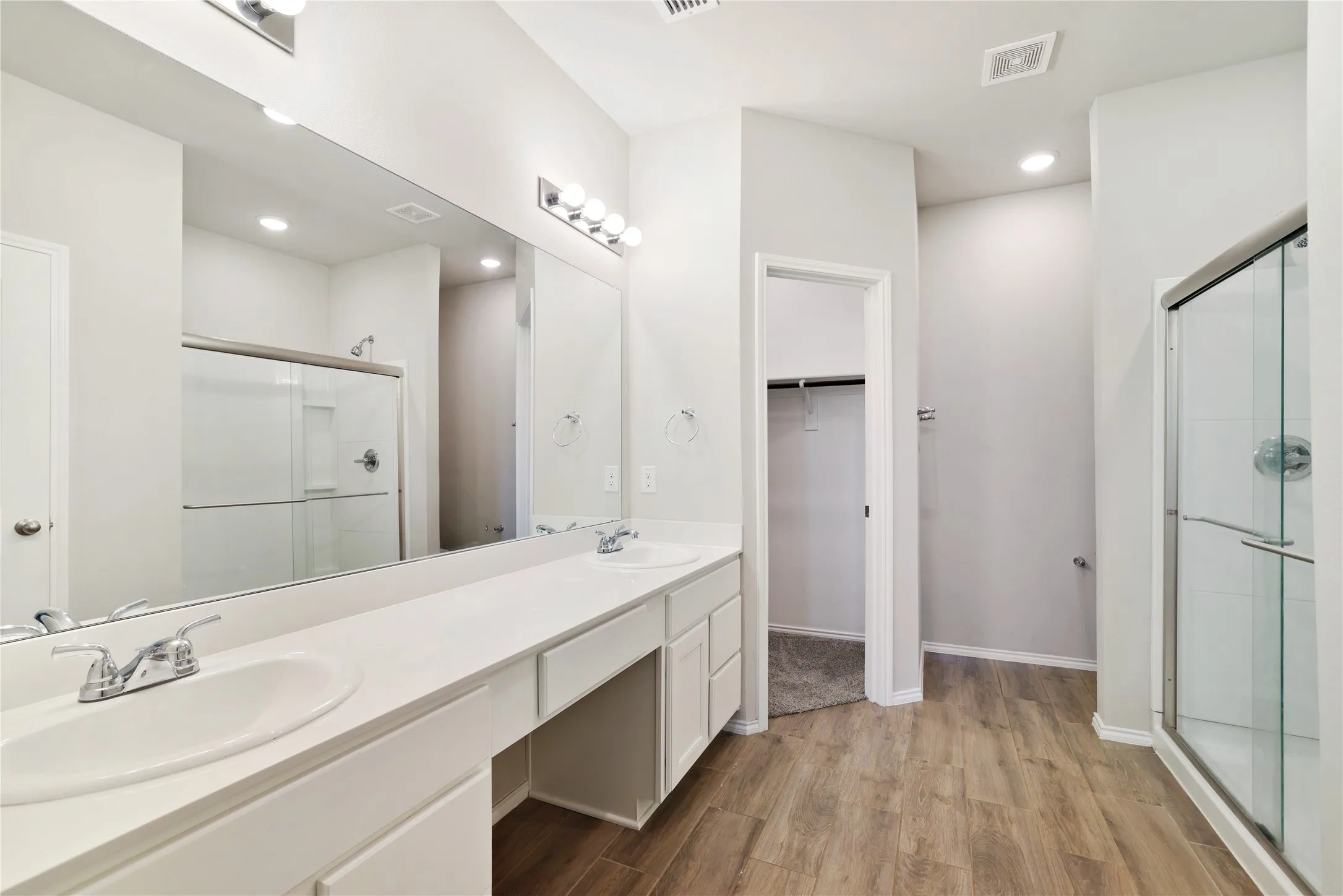 Single Family Residence For Sale in Grayson County , 1217 Benwick Drive, Van Alstyne, Texas 75495, 4 Bedroom, 2 Bathroom, 2 Garage spaces, 1,958 Sqft, built in 2022, mls#21296013, Real Estate Agent in Van Alstyne, Homes For Sale in Grayson county, Homes For Sale in Van Alstyne, Realtor in Van Alstyne Texas, Real Estate Brokerage Independent Realty Texas, Luminita Cordes Realtor