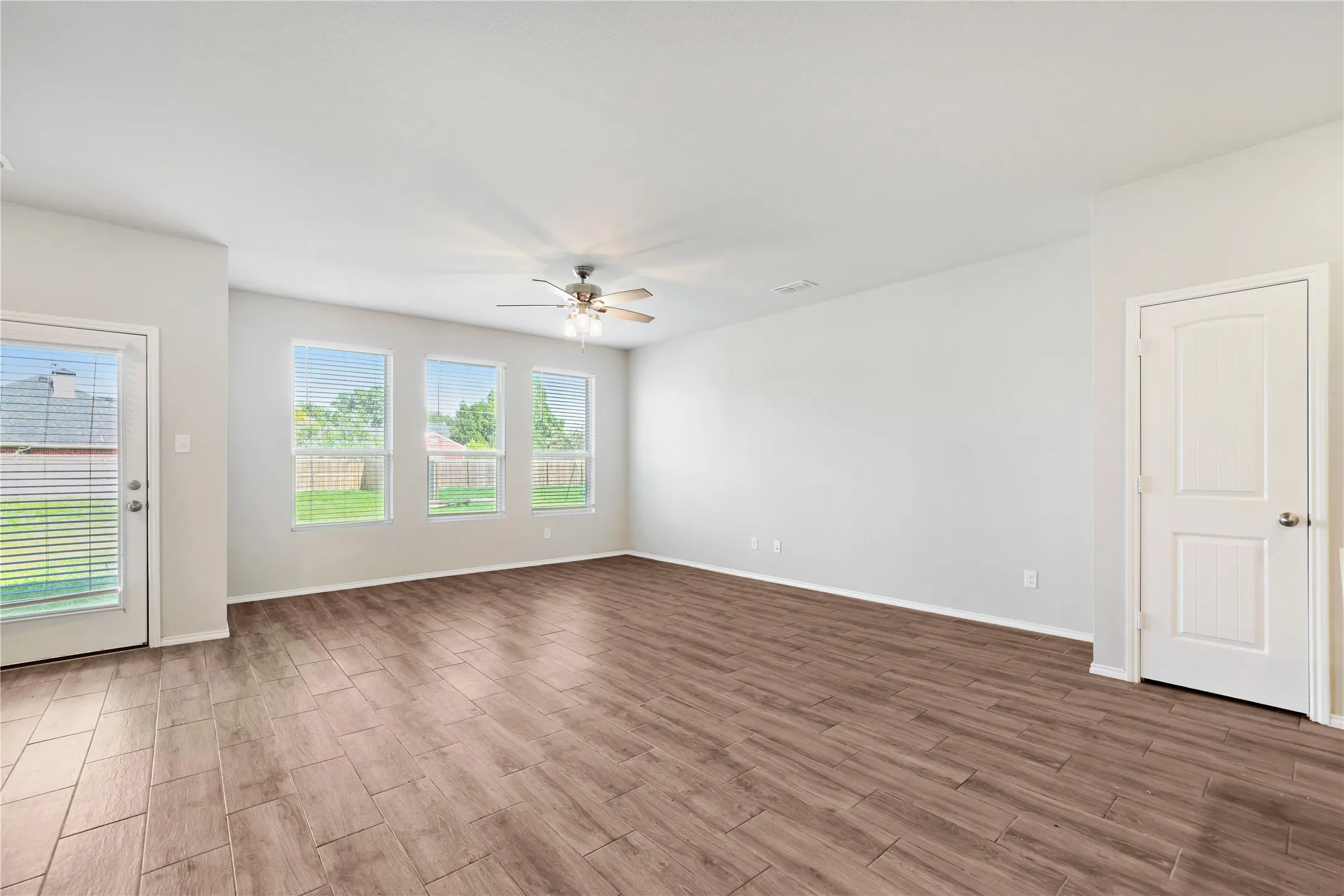 Single Family Residence For Sale in Grayson County , 1217 Benwick Drive, Van Alstyne, Texas 75495, 4 Bedroom, 2 Bathroom, 2 Garage spaces, 1,958 Sqft, built in 2022, mls#21296013, Real Estate Agent in Van Alstyne, Homes For Sale in Grayson county, Homes For Sale in Van Alstyne, Realtor in Van Alstyne Texas, Real Estate Brokerage Independent Realty Texas, Luminita Cordes Realtor