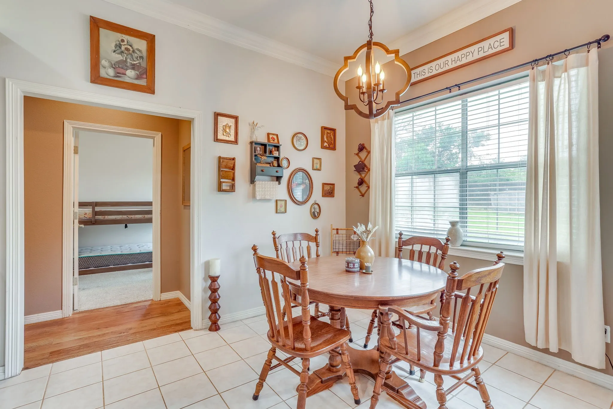 Single Family Residence For Sale in Parker County , 718 W Couts Street, Weatherford, Texas 76086, 3 Bedroom, 2 Bathroom, 2 Garage spaces, 1,928 Sqft, built in 1996, mls#21295983, Real Estate Agent in Weatherford, Homes For Sale in Parker county, Homes For Sale in Weatherford, Realtor in Weatherford Texas, Real Estate Brokerage Independent Realty Texas, Luminita Cordes Realtor