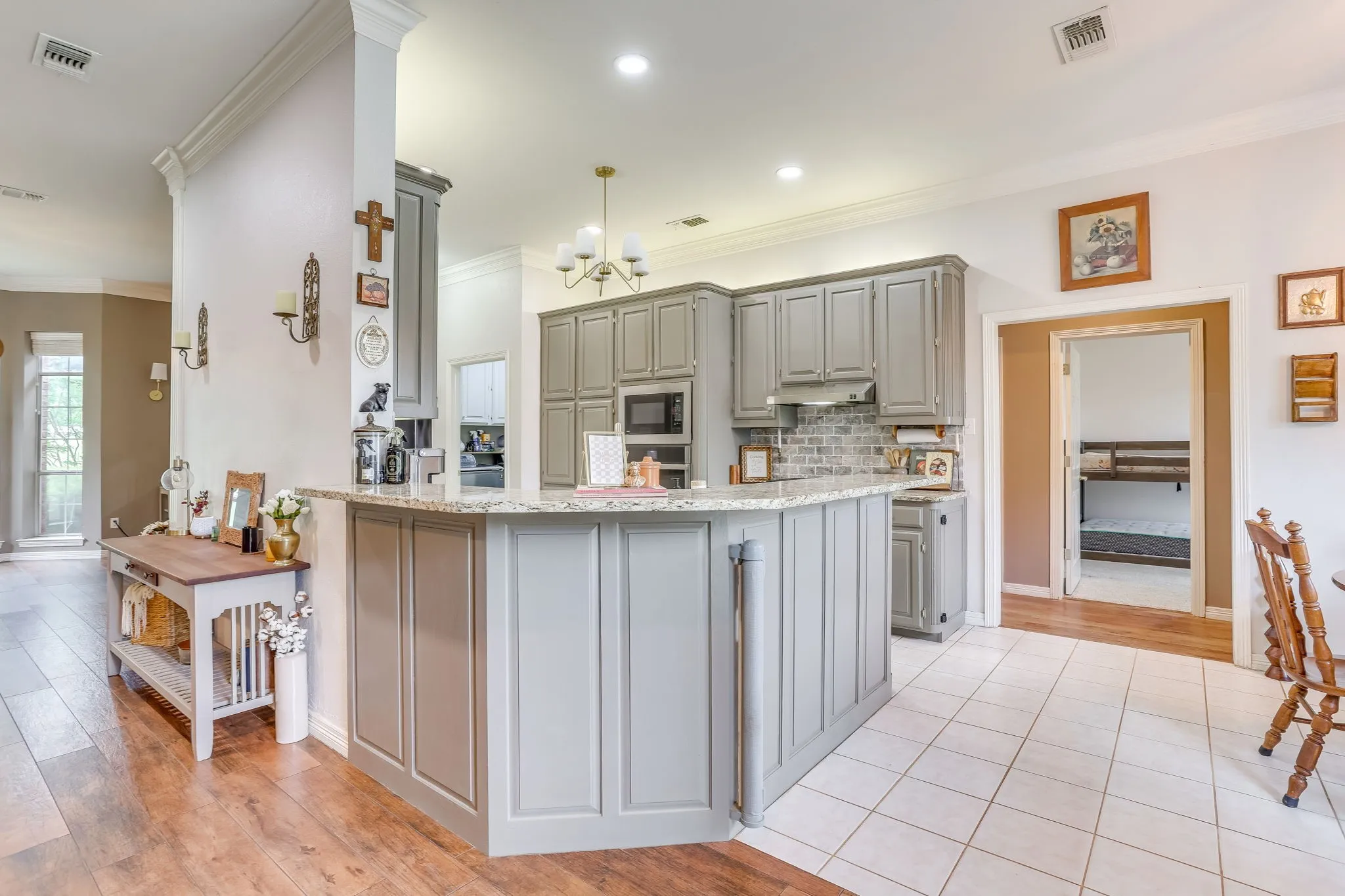 Single Family Residence For Sale in Parker County , 718 W Couts Street, Weatherford, Texas 76086, 3 Bedroom, 2 Bathroom, 2 Garage spaces, 1,928 Sqft, built in 1996, mls#21295983, Real Estate Agent in Weatherford, Homes For Sale in Parker county, Homes For Sale in Weatherford, Realtor in Weatherford Texas, Real Estate Brokerage Independent Realty Texas, Luminita Cordes Realtor
