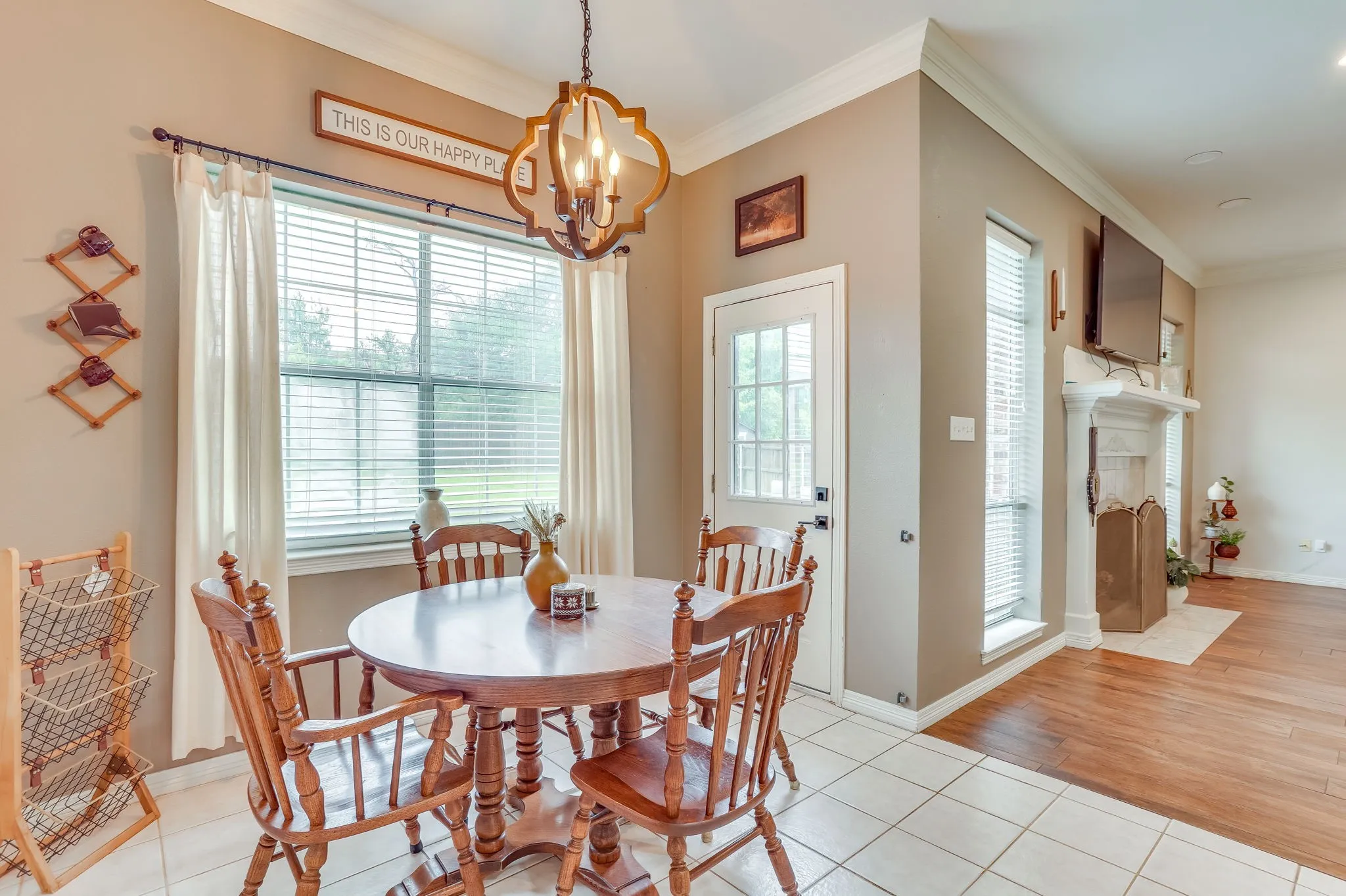 Single Family Residence For Sale in Parker County , 718 W Couts Street, Weatherford, Texas 76086, 3 Bedroom, 2 Bathroom, 2 Garage spaces, 1,928 Sqft, built in 1996, mls#21295983, Real Estate Agent in Weatherford, Homes For Sale in Parker county, Homes For Sale in Weatherford, Realtor in Weatherford Texas, Real Estate Brokerage Independent Realty Texas, Luminita Cordes Realtor
