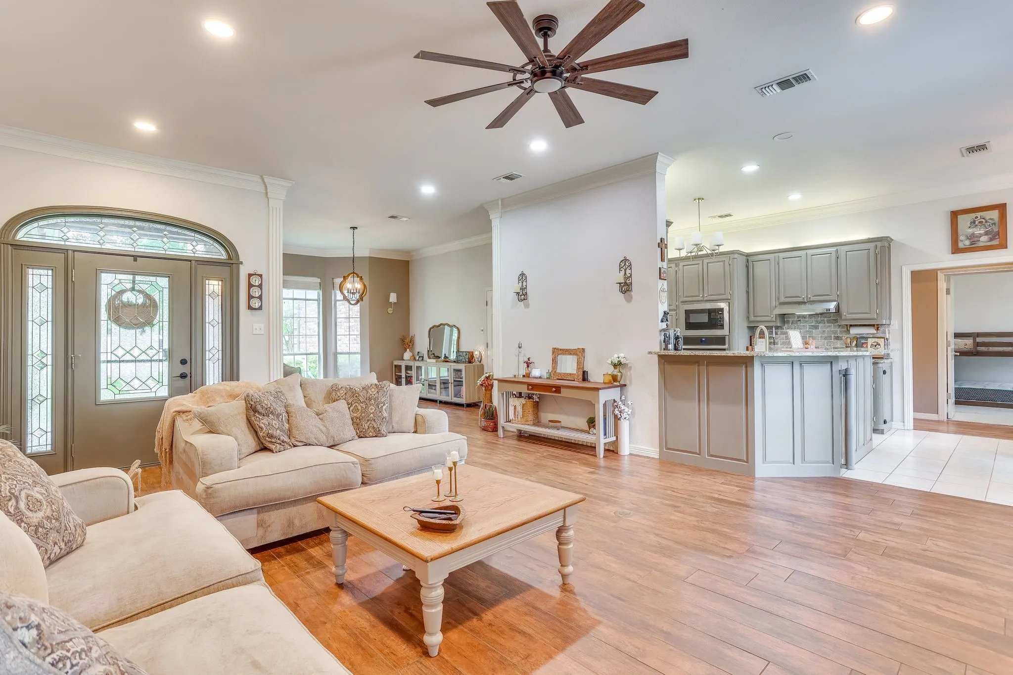 Single Family Residence For Sale in Parker County , 718 W Couts Street, Weatherford, Texas 76086, 3 Bedroom, 2 Bathroom, 2 Garage spaces, 1,928 Sqft, built in 1996, mls#21295983, Real Estate Agent in Weatherford, Homes For Sale in Parker county, Homes For Sale in Weatherford, Realtor in Weatherford Texas, Real Estate Brokerage Independent Realty Texas, Luminita Cordes Realtor