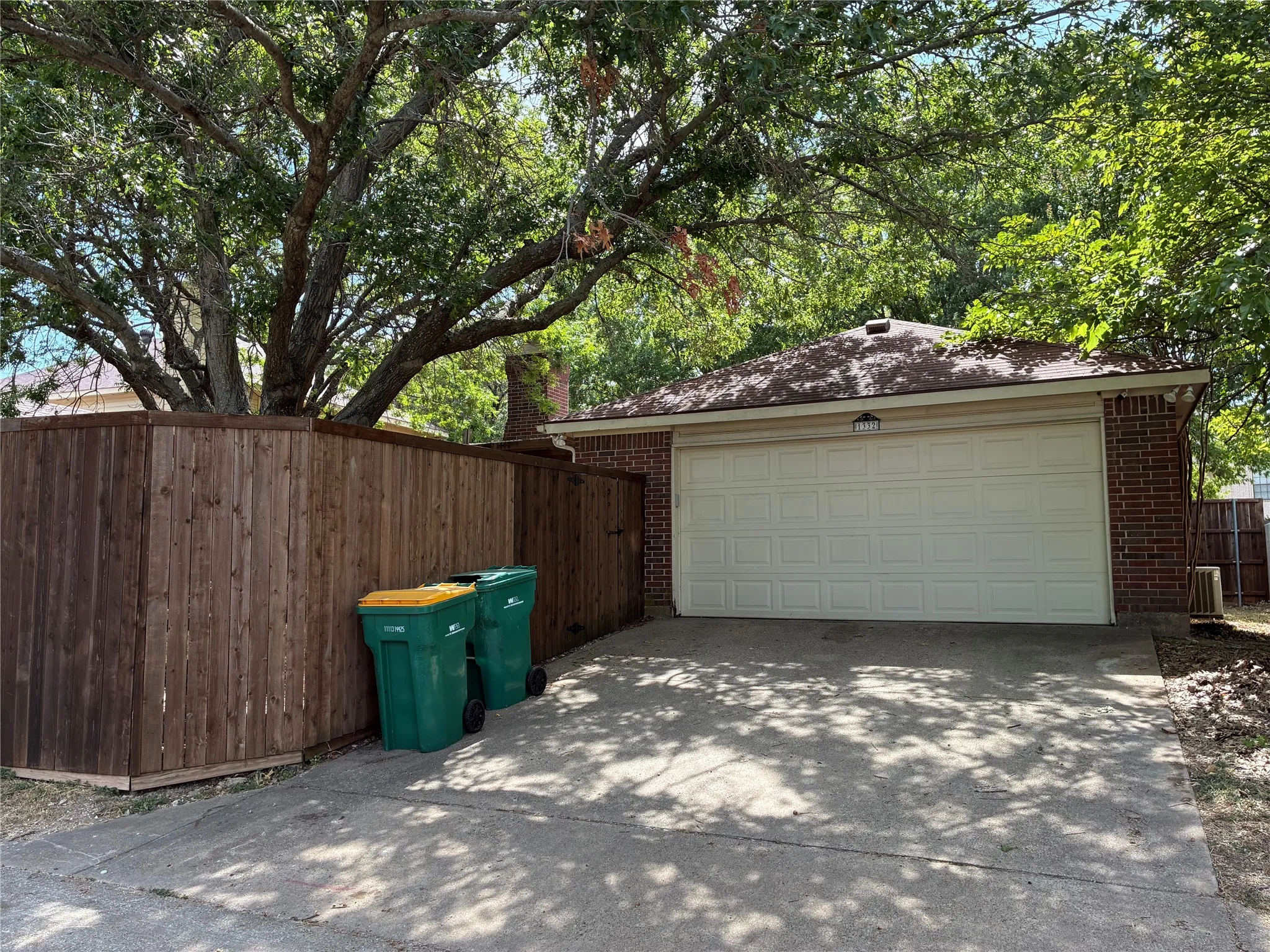 Single Family Residence For Sale in Dallas County , 1332 Boyd Street, Cedar Hill, Texas 75104, 3 Bedroom, 2 Bathroom, 2 Garage spaces, 1,580 Sqft, built in 1991, mls#21296021, Real Estate Agent in Cedar Hill, Homes For Sale in Dallas county, Homes For Sale in Cedar Hill, Realtor in Cedar Hill Texas, Real Estate Brokerage Independent Realty Texas, Luminita Cordes Realtor