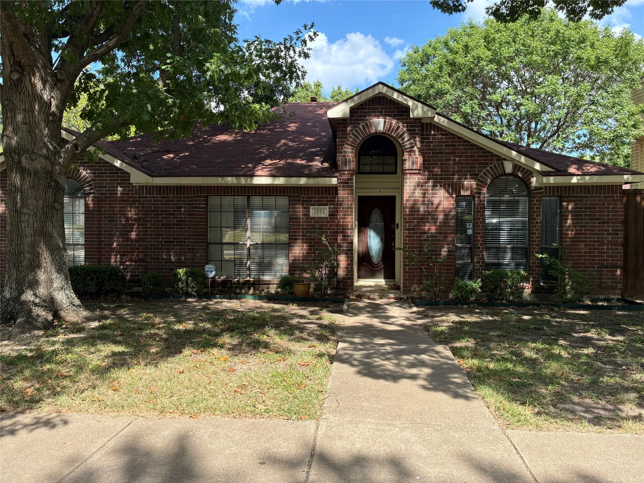 Single Family Residence For Sale in Dallas County , 1332 Boyd Street, Cedar Hill, Texas 75104, 3 Bedroom, 2 Bathroom, 2 Garage spaces, 1,580 Sqft, built in 1991, mls#21296021, Real Estate Agent in Cedar Hill, Homes For Sale in Dallas county, Homes For Sale in Cedar Hill, Realtor in Cedar Hill Texas, Real Estate Brokerage Independent Realty Texas, Luminita Cordes Realtor