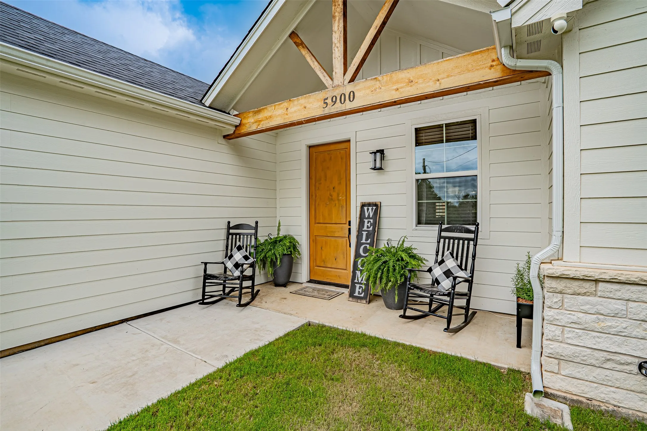 Single Family Residence For Sale in Hood County , 5900 S Lakeside Hills Court, Granbury, Texas 76048, 3 Bedroom, 2 Bathroom, 1 Garage spaces, 1,425 Sqft, built in 2024, mls#21295852, Real Estate Agent in Granbury, Homes For Sale in Hood county, Homes For Sale in Granbury, Realtor in Granbury Texas, Real Estate Brokerage Independent Realty Texas, Luminita Cordes Realtor