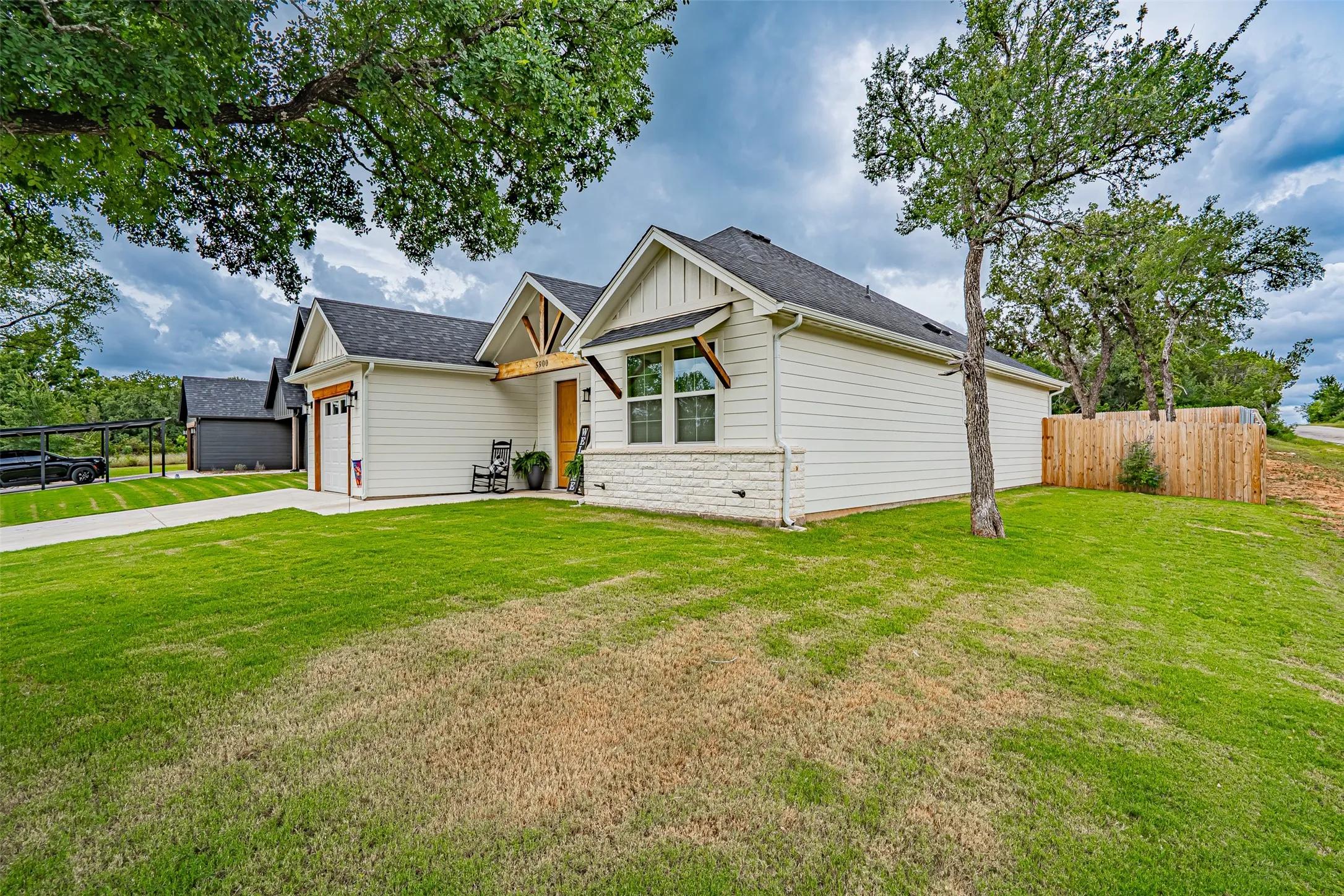Single Family Residence For Sale in Hood County , 5900 S Lakeside Hills Court, Granbury, Texas 76048, 3 Bedroom, 2 Bathroom, 1 Garage spaces, 1,425 Sqft, built in 2024, mls#21295852, Real Estate Agent in Granbury, Homes For Sale in Hood county, Homes For Sale in Granbury, Realtor in Granbury Texas, Real Estate Brokerage Independent Realty Texas, Luminita Cordes Realtor