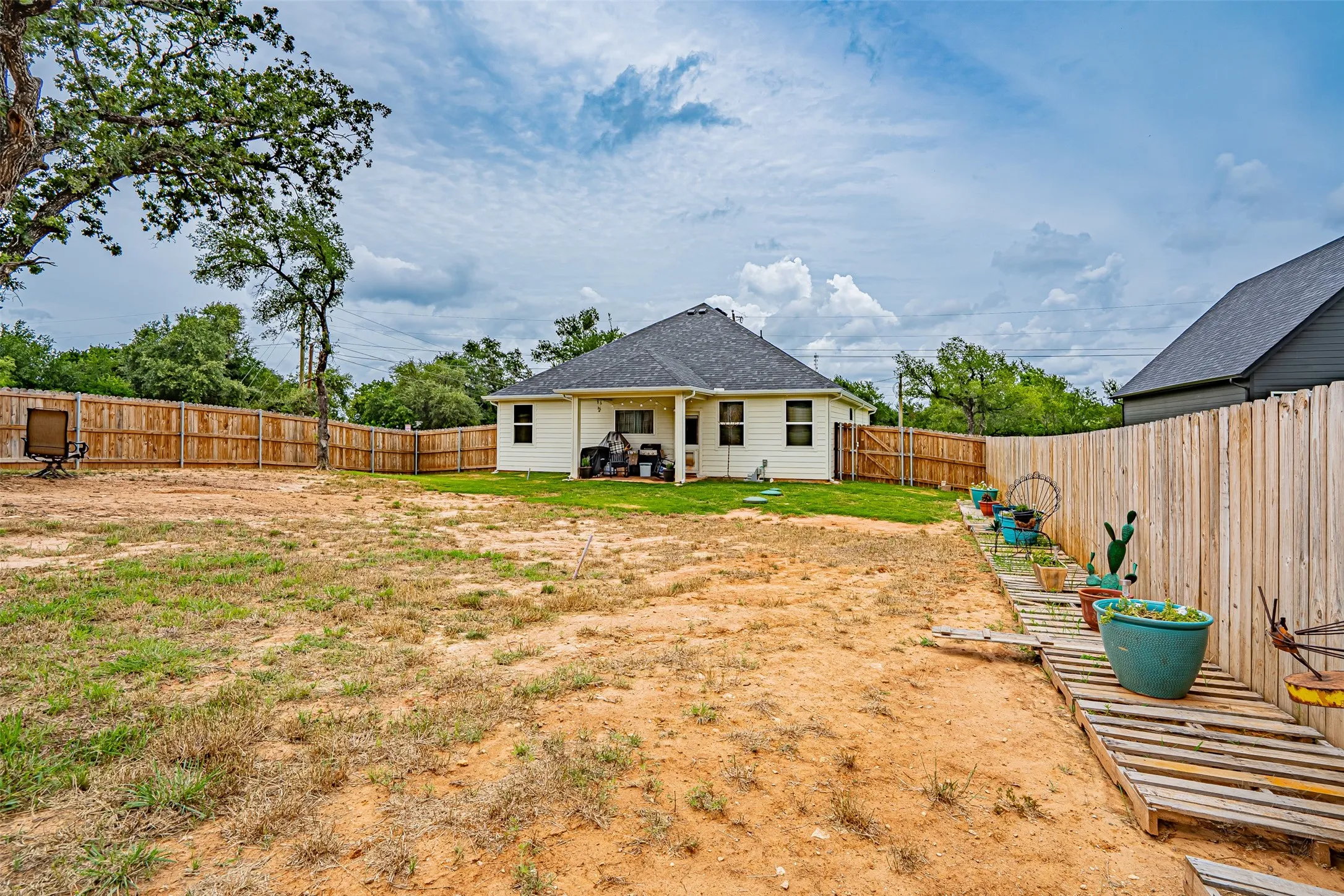 Single Family Residence For Sale in Hood County , 5900 S Lakeside Hills Court, Granbury, Texas 76048, 3 Bedroom, 2 Bathroom, 1 Garage spaces, 1,425 Sqft, built in 2024, mls#21295852, Real Estate Agent in Granbury, Homes For Sale in Hood county, Homes For Sale in Granbury, Realtor in Granbury Texas, Real Estate Brokerage Independent Realty Texas, Luminita Cordes Realtor