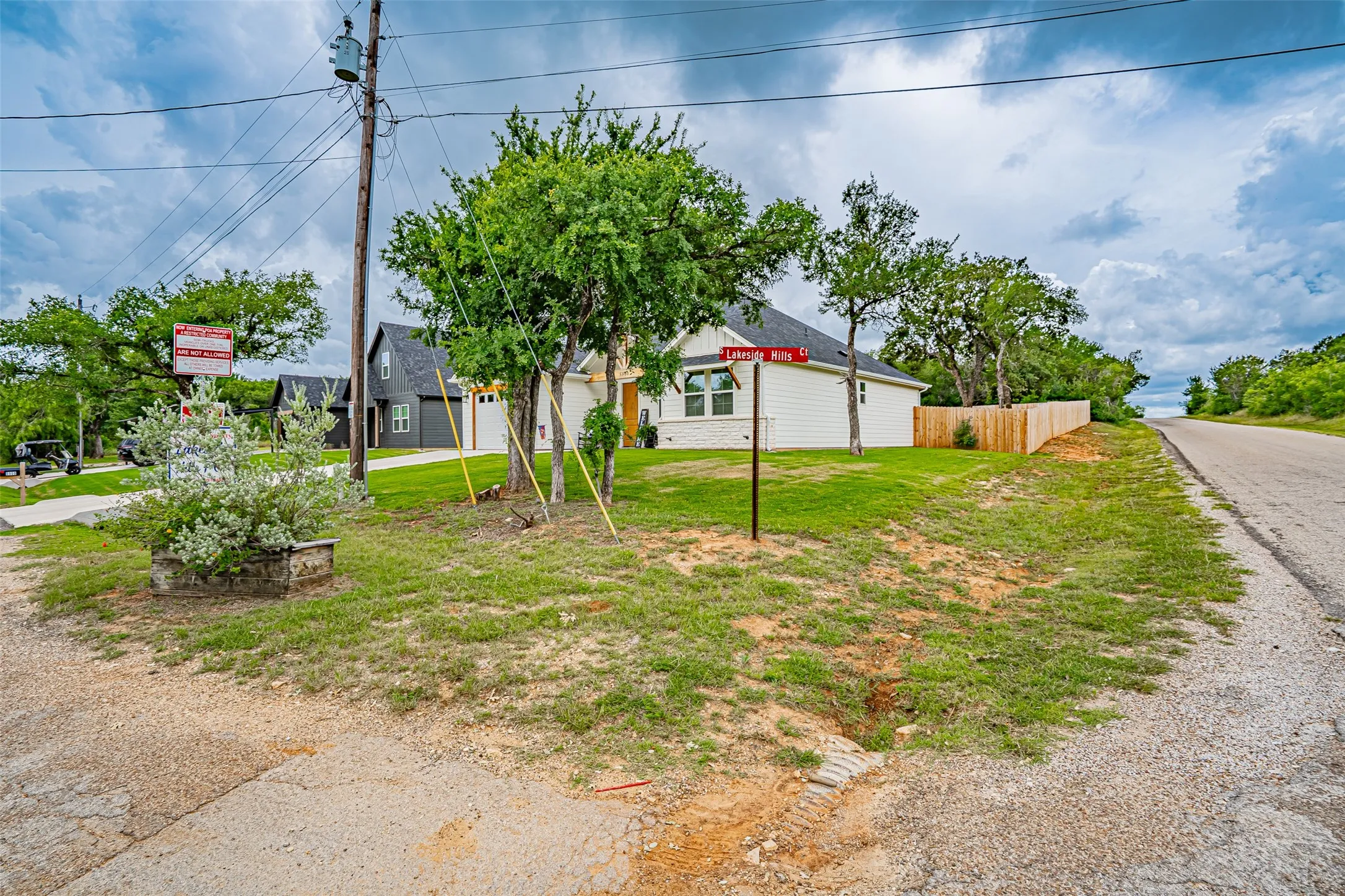 Single Family Residence For Sale in Hood County , 5900 S Lakeside Hills Court, Granbury, Texas 76048, 3 Bedroom, 2 Bathroom, 1 Garage spaces, 1,425 Sqft, built in 2024, mls#21295852, Real Estate Agent in Granbury, Homes For Sale in Hood county, Homes For Sale in Granbury, Realtor in Granbury Texas, Real Estate Brokerage Independent Realty Texas, Luminita Cordes Realtor