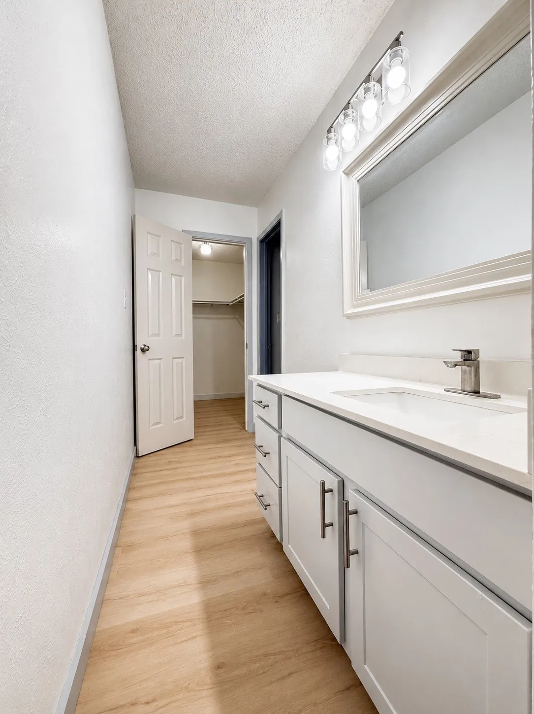 Duplex For Rent in Tarrant County , 4413 Menzer Road, Fort Worth, Texas 76103, 3 Bedrooms, 2 Bathrooms, 2 Garage spaces, 1,430 Sqft, built in 1978, Price $2,050, mls#21296044, Real Estate Agent in Fort Worth, Homes For Rent in Tarrant county, Homes For Rent in Fort Worth, Realtor in Fort Worth Texas, Real Estate Brokerage Independent Realty Texas, Luminita Cordes Realtor