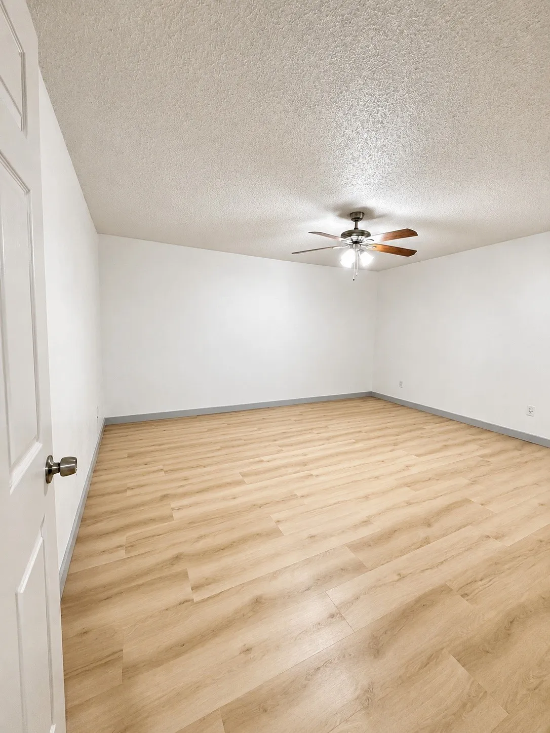 Duplex For Rent in Tarrant County , 4413 Menzer Road, Fort Worth, Texas 76103, 3 Bedrooms, 2 Bathrooms, 2 Garage spaces, 1,430 Sqft, built in 1978, Price $2,050, mls#21296044, Real Estate Agent in Fort Worth, Homes For Rent in Tarrant county, Homes For Rent in Fort Worth, Realtor in Fort Worth Texas, Real Estate Brokerage Independent Realty Texas, Luminita Cordes Realtor
