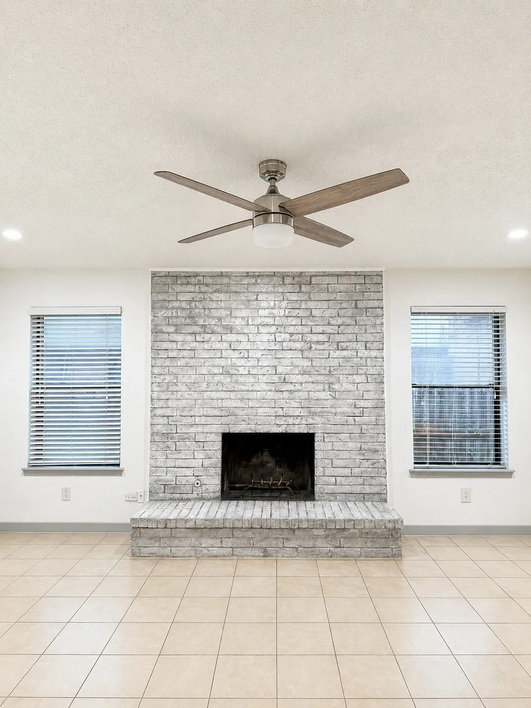 Duplex For Rent in Tarrant County , 4413 Menzer Road, Fort Worth, Texas 76103, 3 Bedrooms, 2 Bathrooms, 2 Garage spaces, 1,430 Sqft, built in 1978, Price $2,050, mls#21296044, Real Estate Agent in Fort Worth, Homes For Rent in Tarrant county, Homes For Rent in Fort Worth, Realtor in Fort Worth Texas, Real Estate Brokerage Independent Realty Texas, Luminita Cordes Realtor