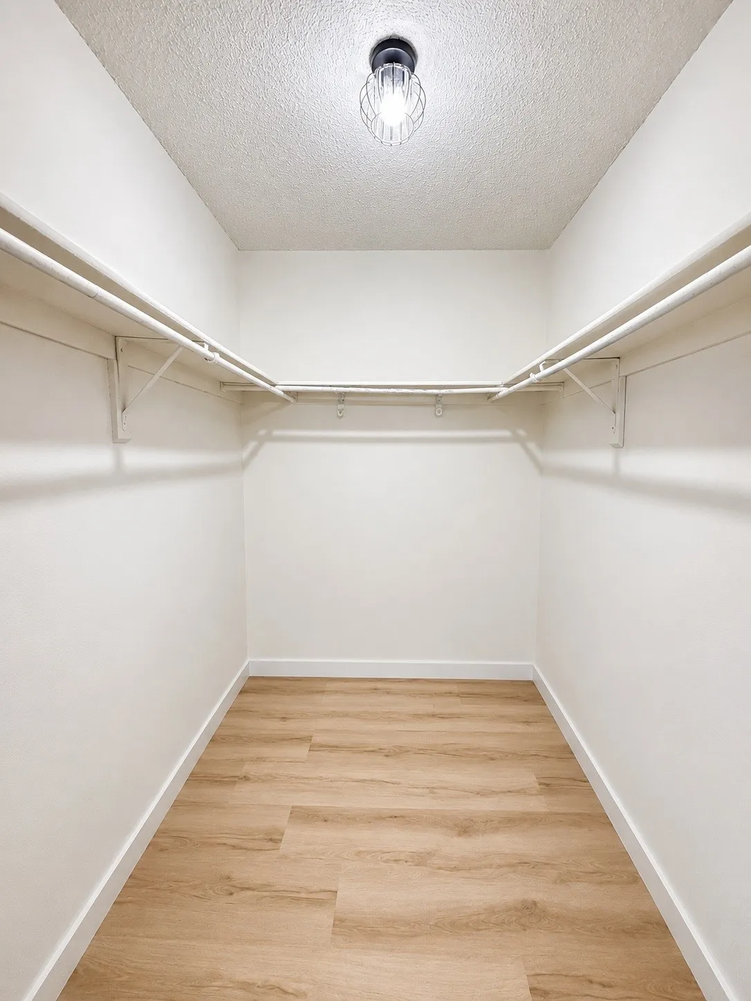 Duplex For Rent in Tarrant County , 4413 Menzer Road, Fort Worth, Texas 76103, 3 Bedrooms, 2 Bathrooms, 2 Garage spaces, 1,430 Sqft, built in 1978, Price $2,050, mls#21296044, Real Estate Agent in Fort Worth, Homes For Rent in Tarrant county, Homes For Rent in Fort Worth, Realtor in Fort Worth Texas, Real Estate Brokerage Independent Realty Texas, Luminita Cordes Realtor