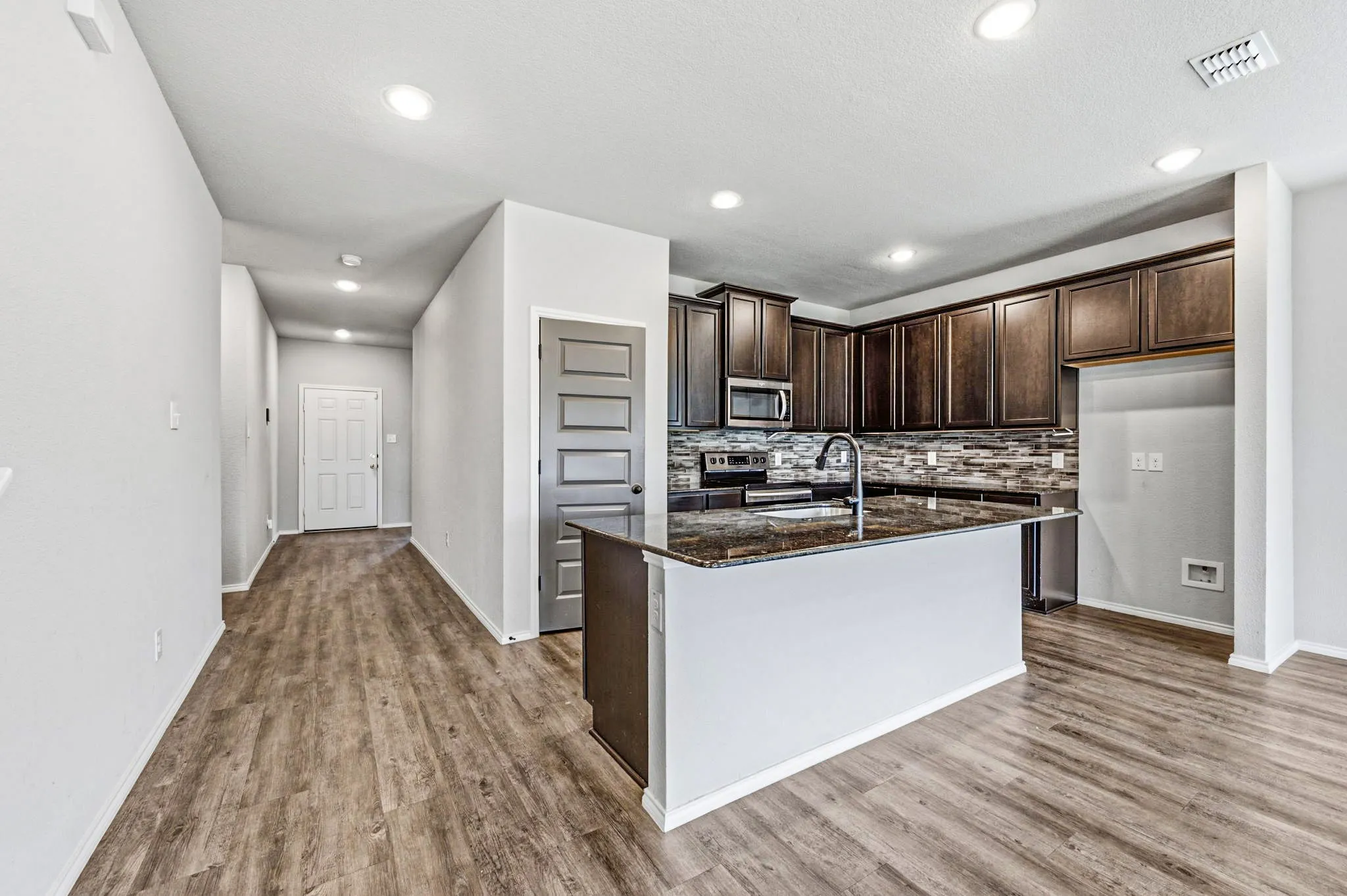 Single Family Residence For Sale in Kaufman County , 3111 Stonehaven, Heartland, Texas 75126, 4 Bedroom, 3 Bathroom, 2 Garage spaces, 2,386 Sqft, built in 2021, mls#21295199, Real Estate Agent in Heartland, Homes For Sale in Kaufman county, Homes For Sale in Heartland, Realtor in Heartland Texas, Real Estate Brokerage Independent Realty Texas, Luminita Cordes Realtor