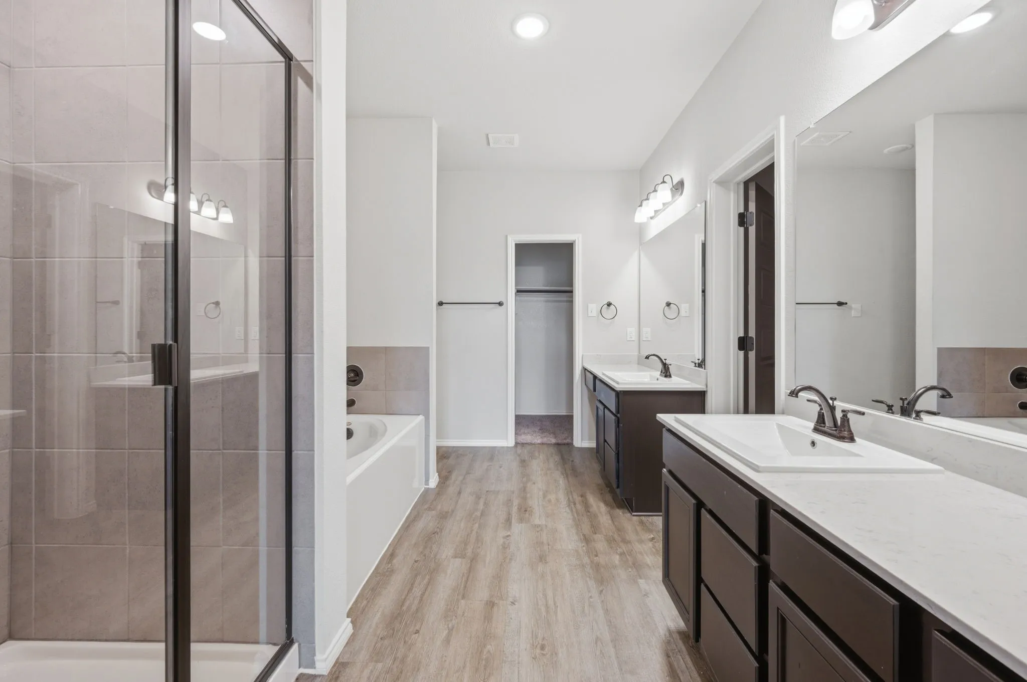 Single Family Residence For Sale in Kaufman County , 3111 Stonehaven, Heartland, Texas 75126, 4 Bedroom, 3 Bathroom, 2 Garage spaces, 2,386 Sqft, built in 2021, mls#21295199, Real Estate Agent in Heartland, Homes For Sale in Kaufman county, Homes For Sale in Heartland, Realtor in Heartland Texas, Real Estate Brokerage Independent Realty Texas, Luminita Cordes Realtor