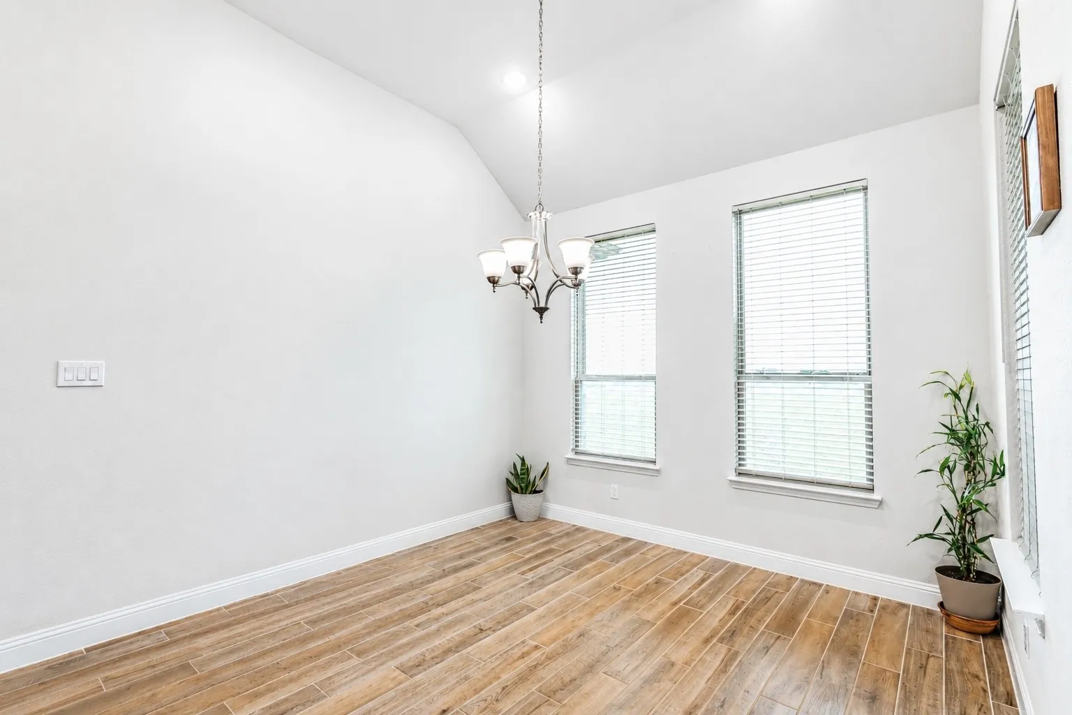 Single Family Residence For Sale in Hunt County , 8110 Honeywell, Greenville, Texas 75402, 5 Bedroom, 2 Bathroom, 2 Garage spaces, 2,355 Sqft, built in 2024, mls#21296069, Real Estate Agent in Greenville, Homes For Sale in Hunt county, Homes For Sale in Greenville, Realtor in Greenville Texas, Real Estate Brokerage Independent Realty Texas, Luminita Cordes Realtor