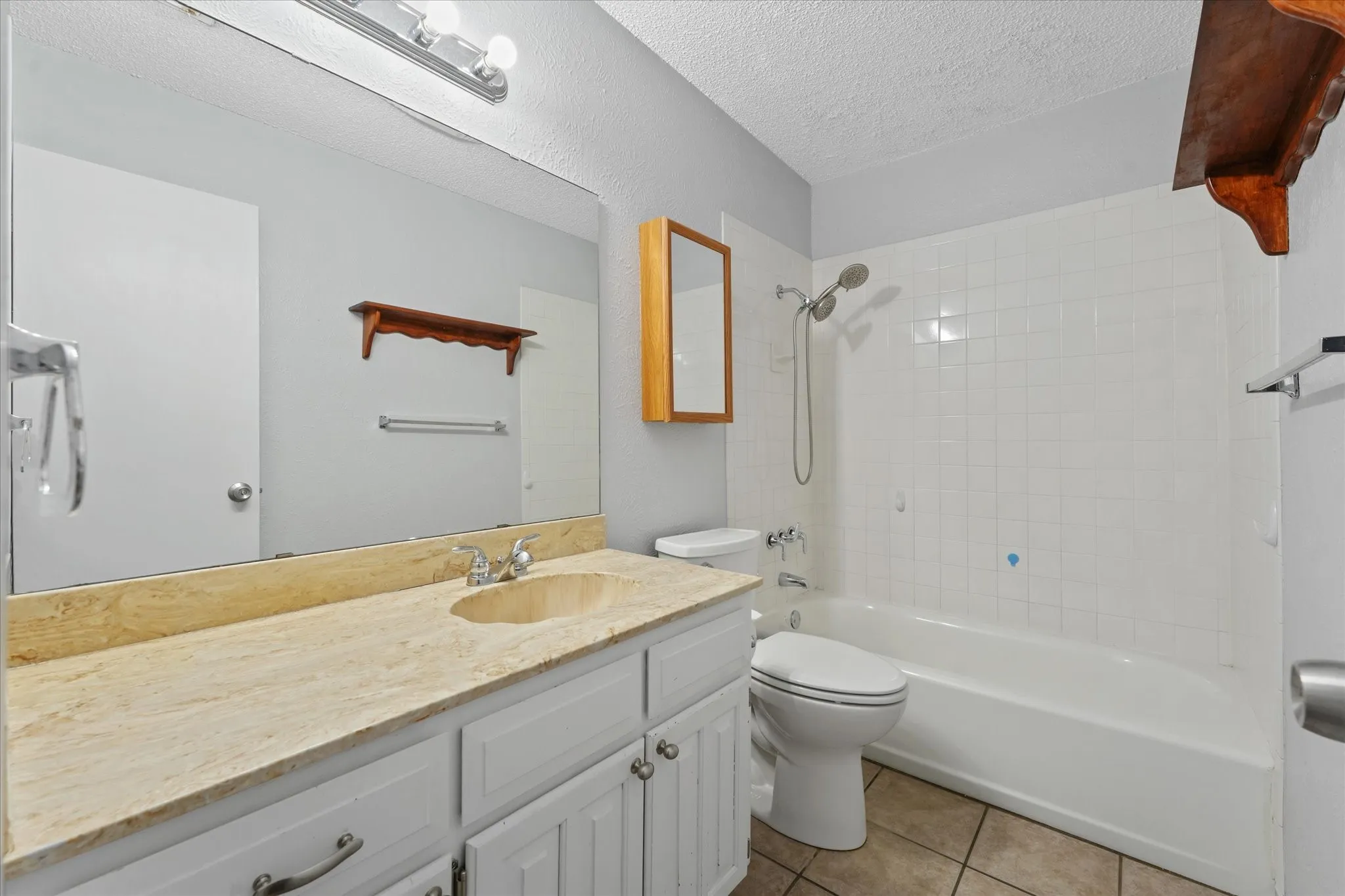 Single Family Residence For Sale in Tarrant County , 4212 Selina Court, Arlington, Texas 76016, 3 Bedroom, 2 Bathroom, 2 Garage spaces, 1,511 Sqft, built in 1979, mls#21294770, Real Estate Agent in Arlington, Homes For Sale in Tarrant county, Homes For Sale in Arlington, Realtor in Arlington Texas, Real Estate Brokerage Independent Realty Texas, Luminita Cordes Realtor