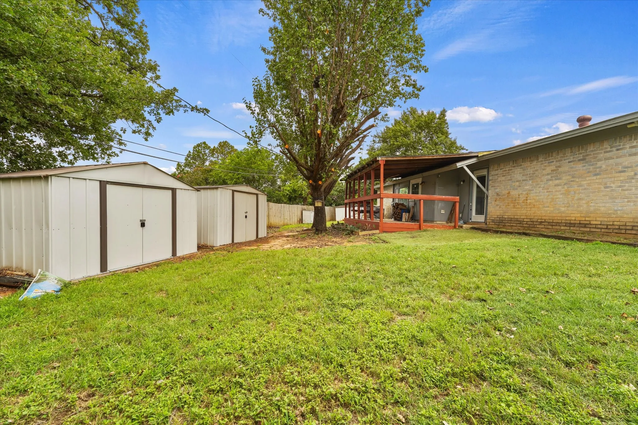 Single Family Residence For Sale in Tarrant County , 4212 Selina Court, Arlington, Texas 76016, 3 Bedroom, 2 Bathroom, 2 Garage spaces, 1,511 Sqft, built in 1979, mls#21294770, Real Estate Agent in Arlington, Homes For Sale in Tarrant county, Homes For Sale in Arlington, Realtor in Arlington Texas, Real Estate Brokerage Independent Realty Texas, Luminita Cordes Realtor